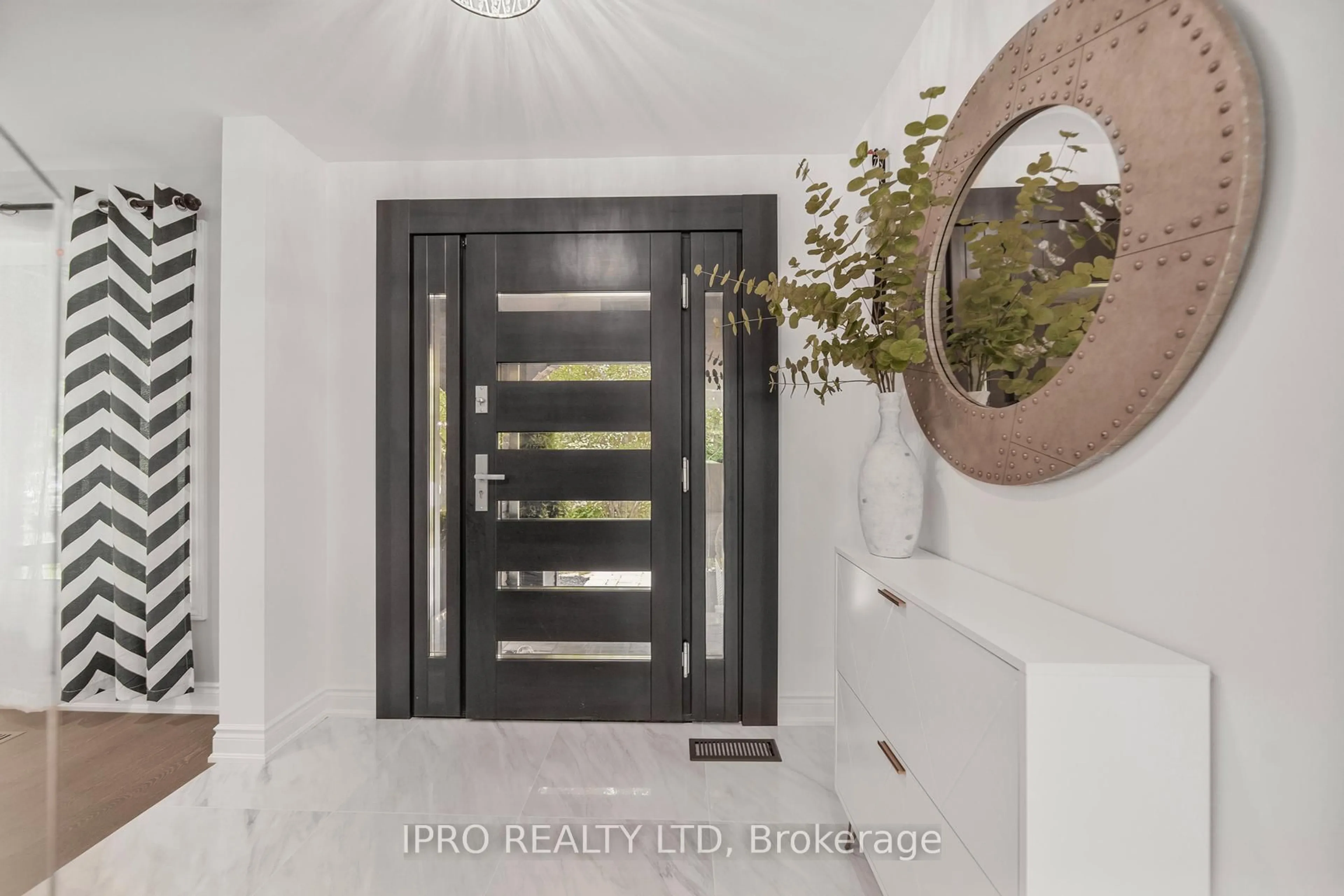 Indoor entryway for 49 Westview Ave, Caledon Ontario L0N 1P0