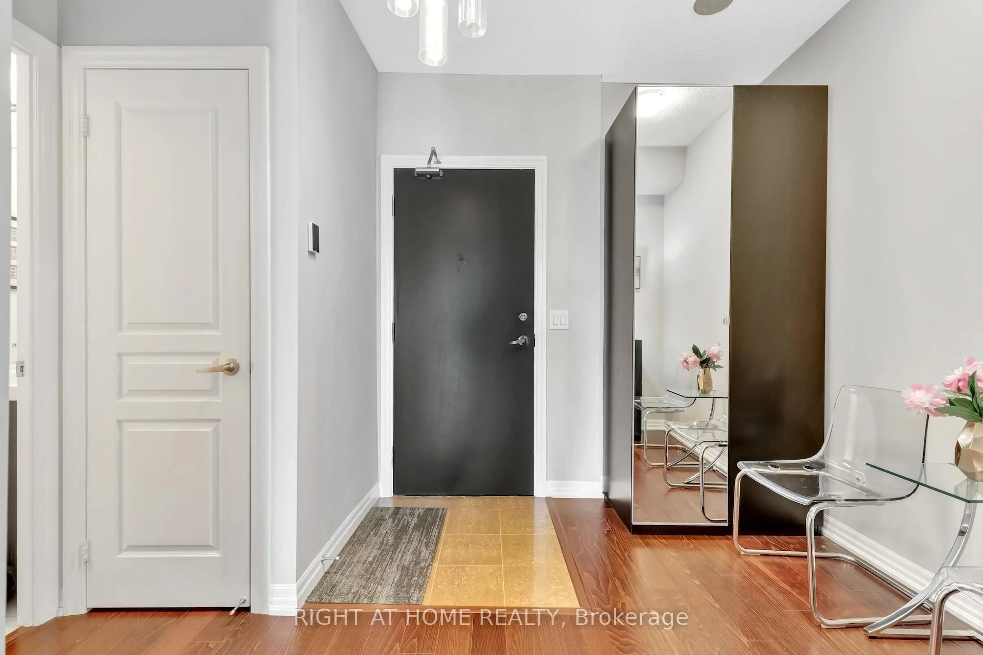 Indoor entryway for 223 Web Dr #3007, Mississauga Ontario L5B 0E8