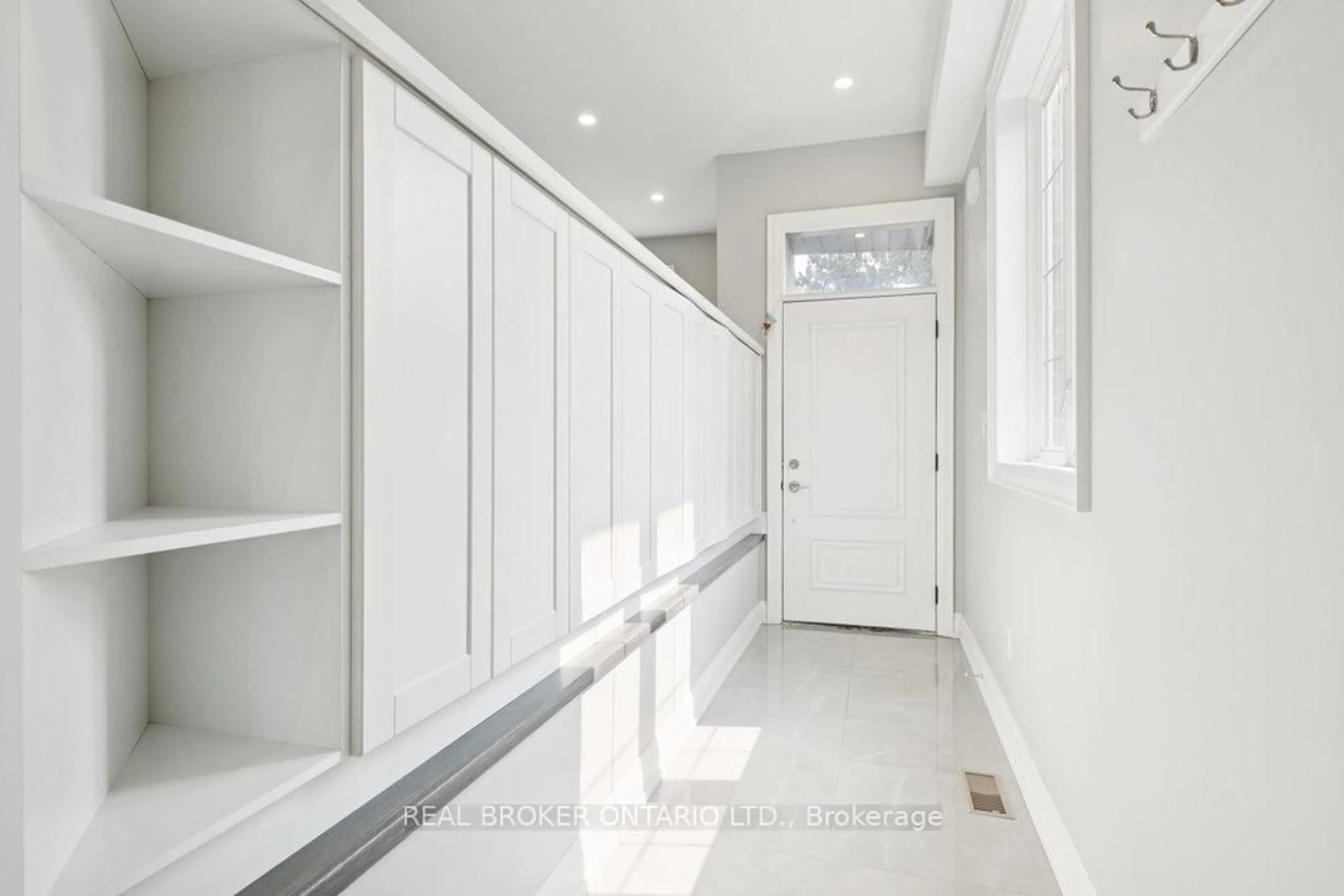 Unknown for 108 Hatherley Rd, Toronto Ontario M6E 1W2