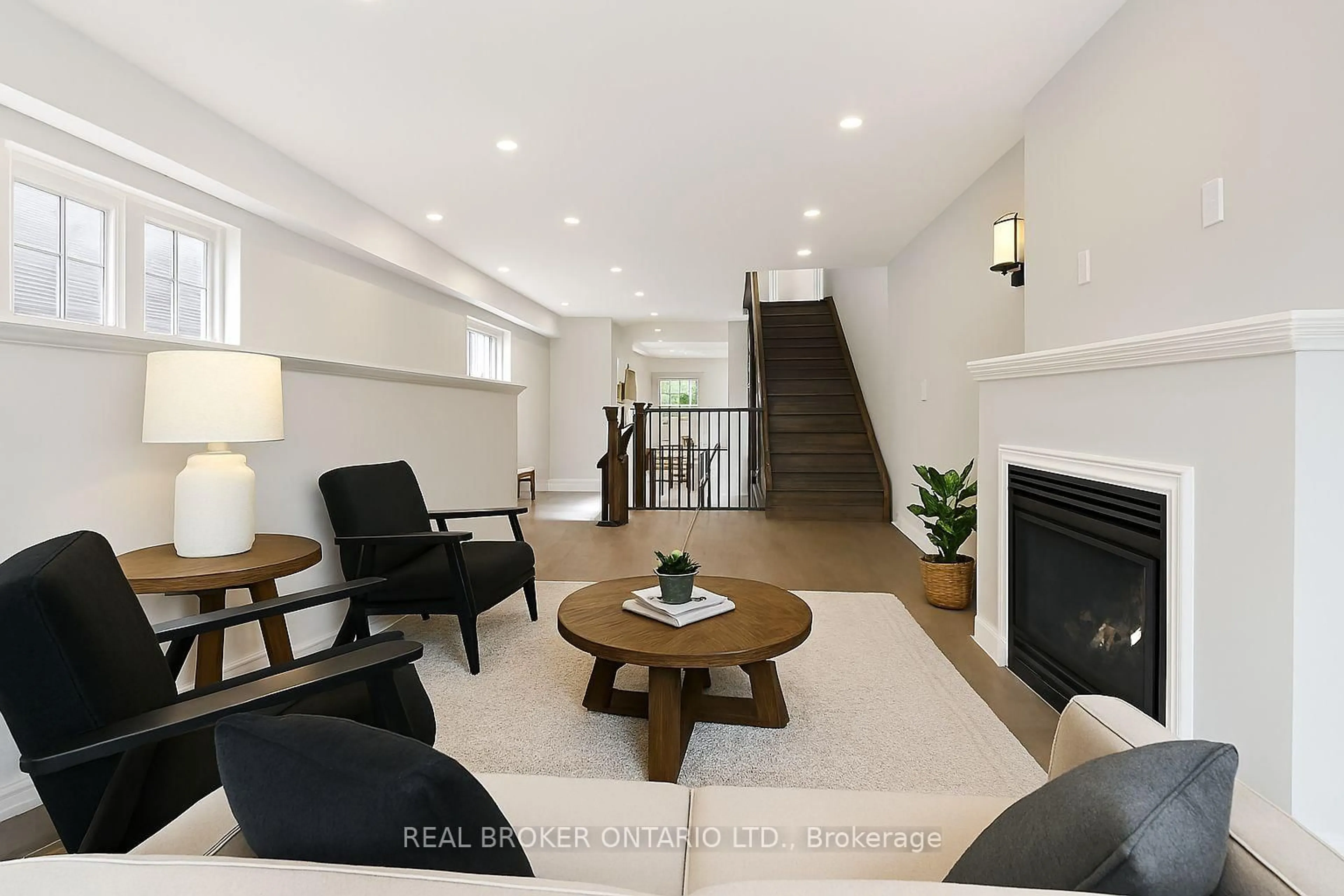 Living room with furniture, unknown for 108 Hatherley Rd, Toronto Ontario M6E 1W2