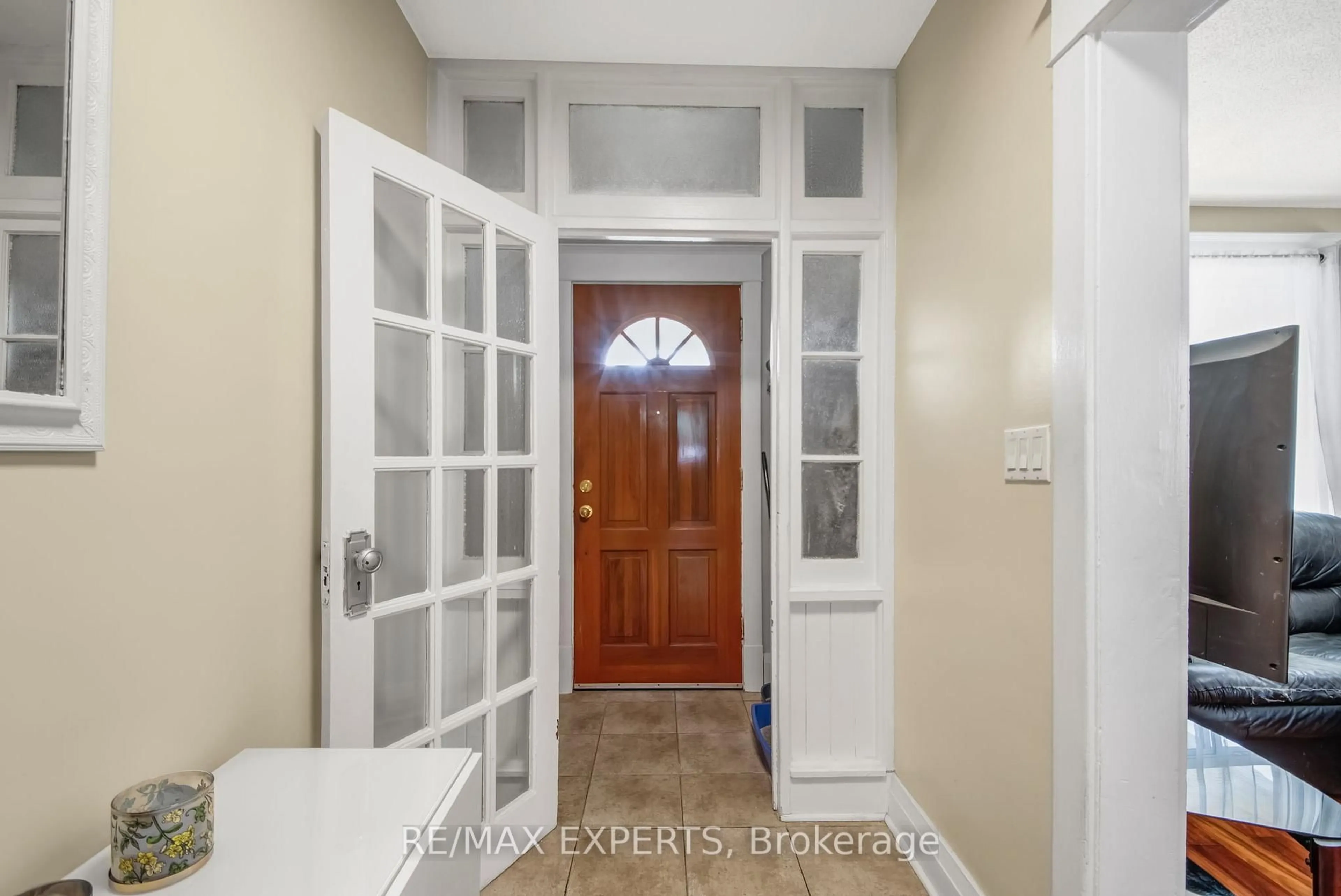 Indoor entryway for 28 Mahoney Ave, Toronto Ontario M6M 2H4