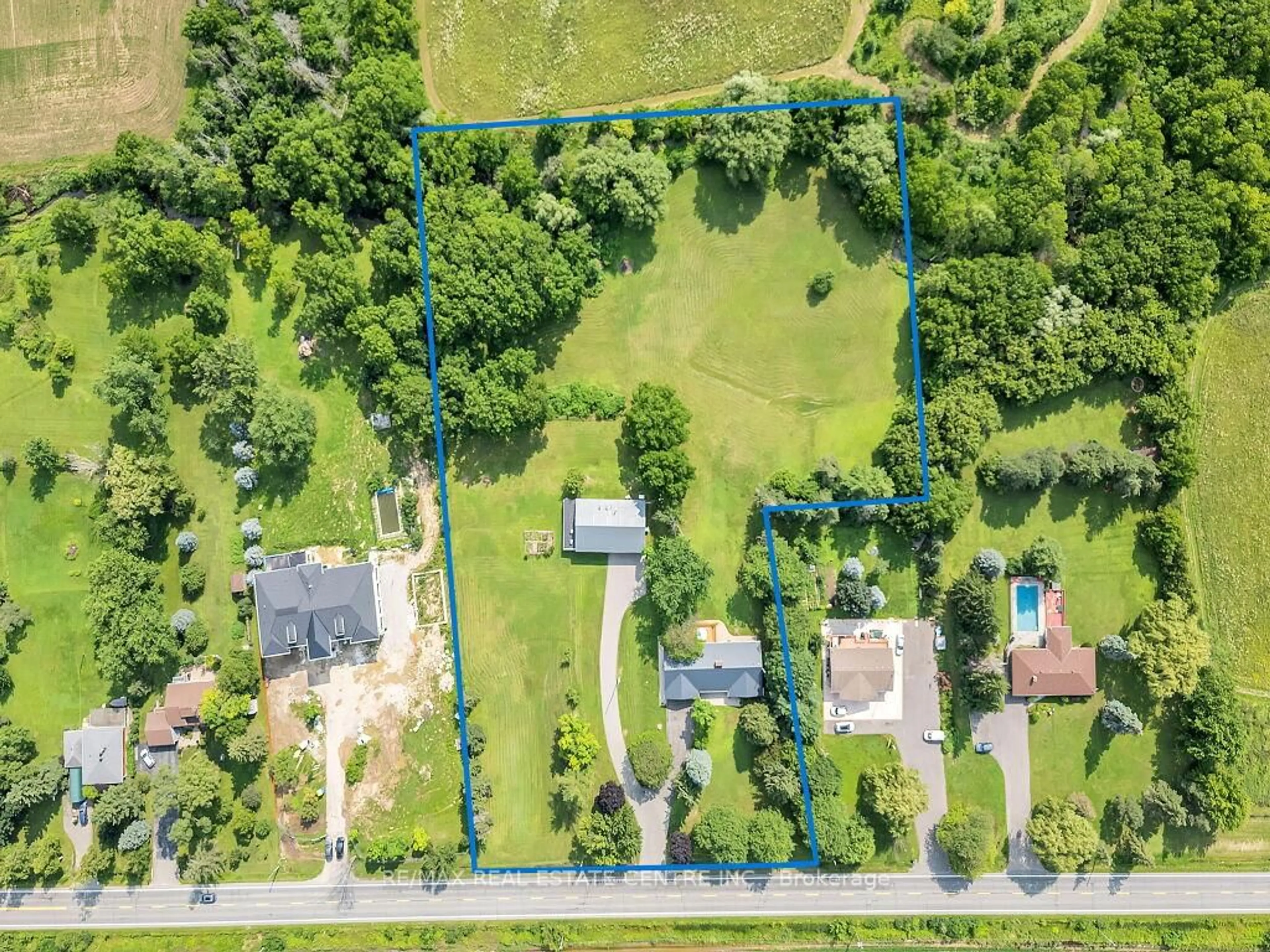 A pic from outside/outdoor area/front of a property/back of a property/a pic from drone, street for 8438 Ninth Line, Halton Hills Ontario L0P 1K0