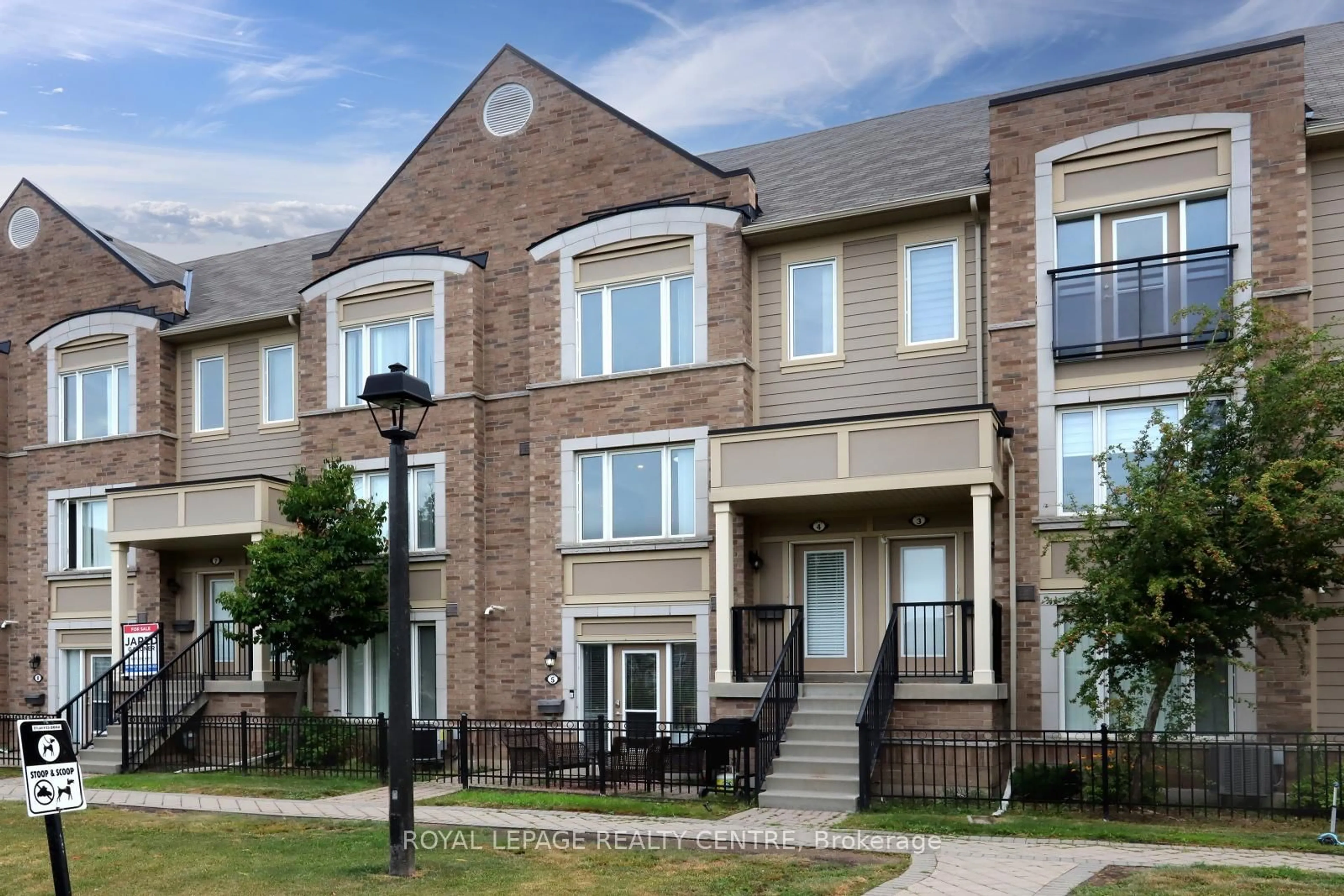 Home with brick exterior material, unknown for 3135 Boxford Cres #4, Mississauga Ontario L5M 0X1