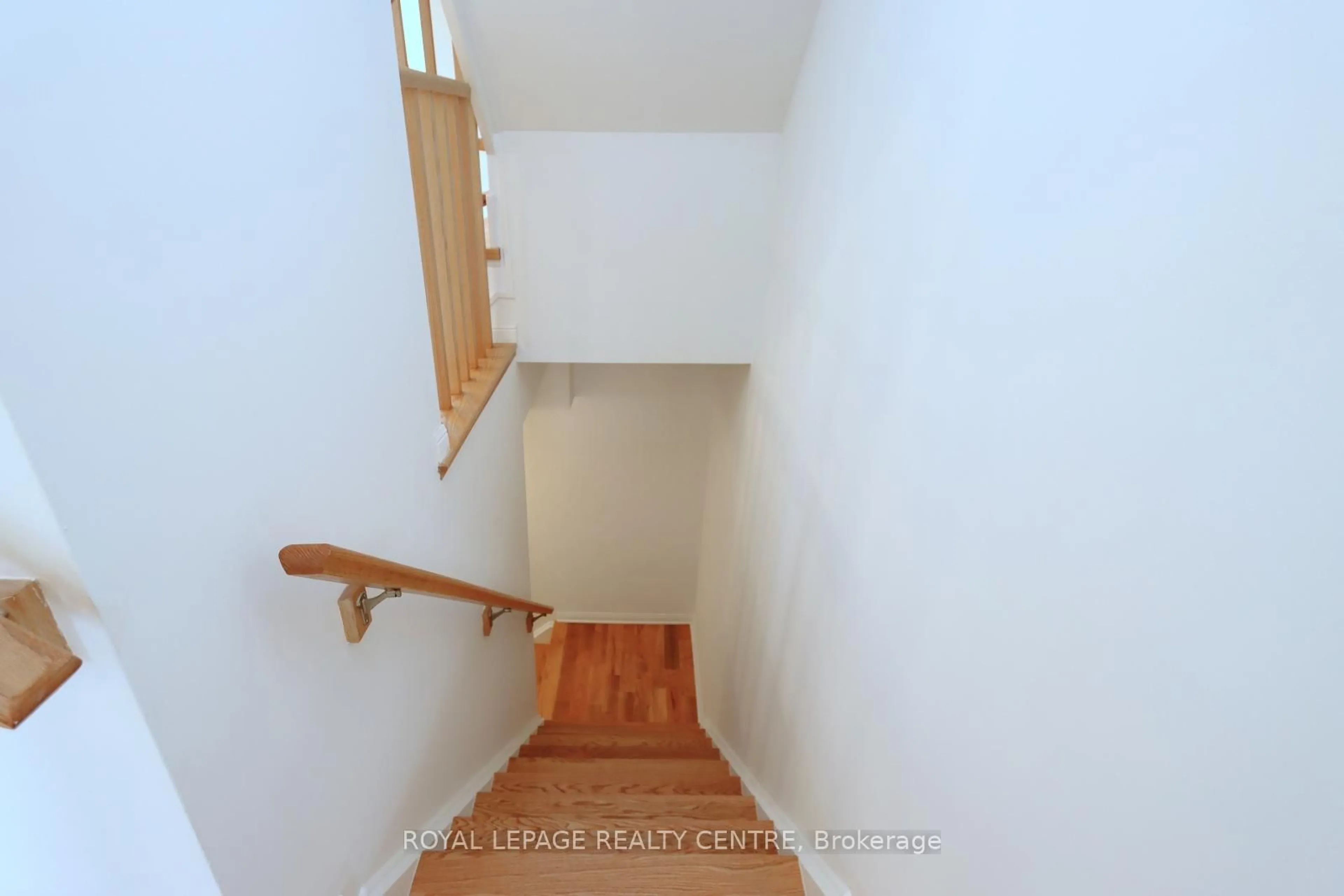 Stairs for 3135 Boxford Cres #4, Mississauga Ontario L5M 0X1
