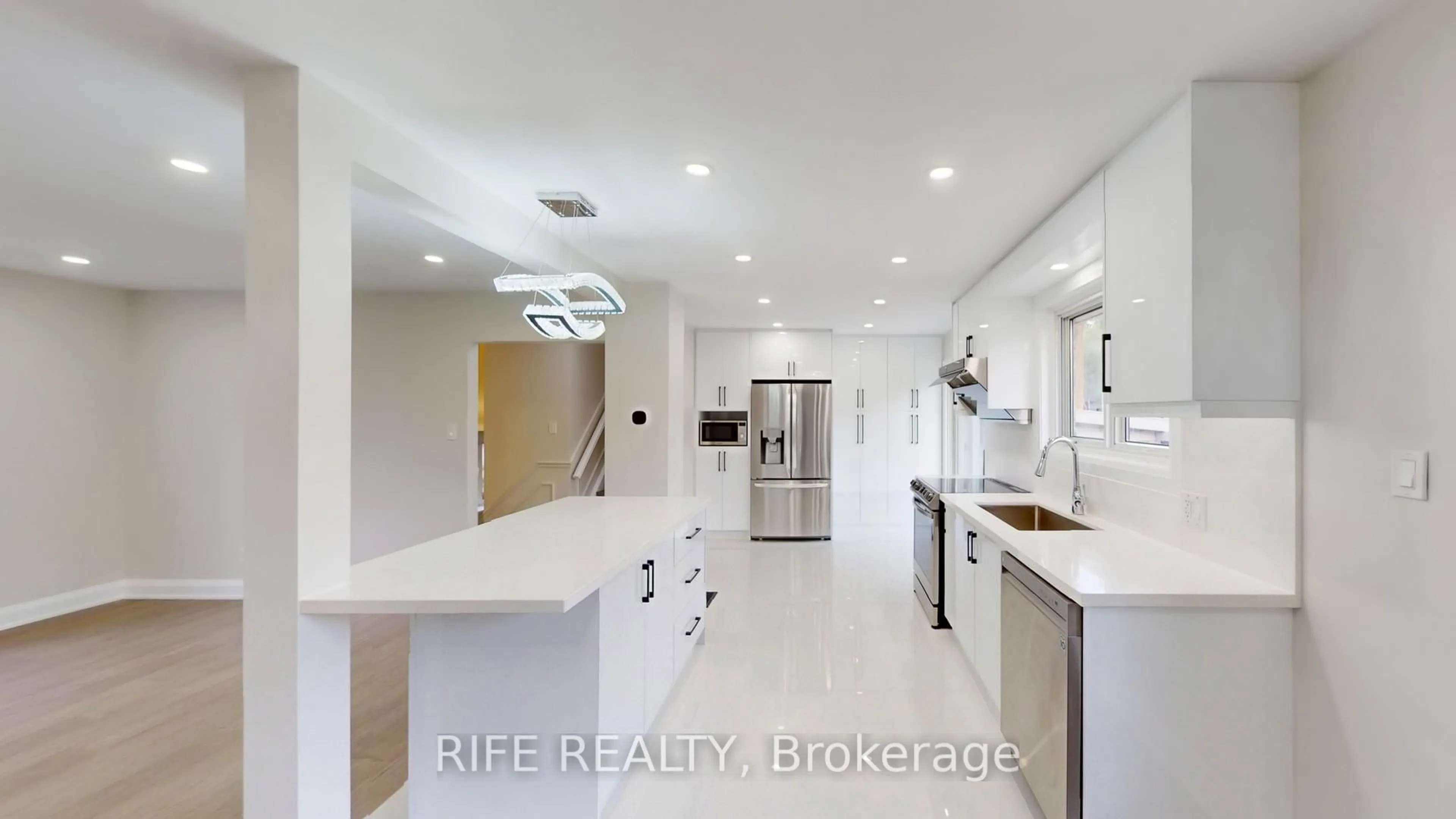 Open concept kitchen, ceramic/tile floor for 2137 Hixon St, Oakville Ontario L6L 1T3