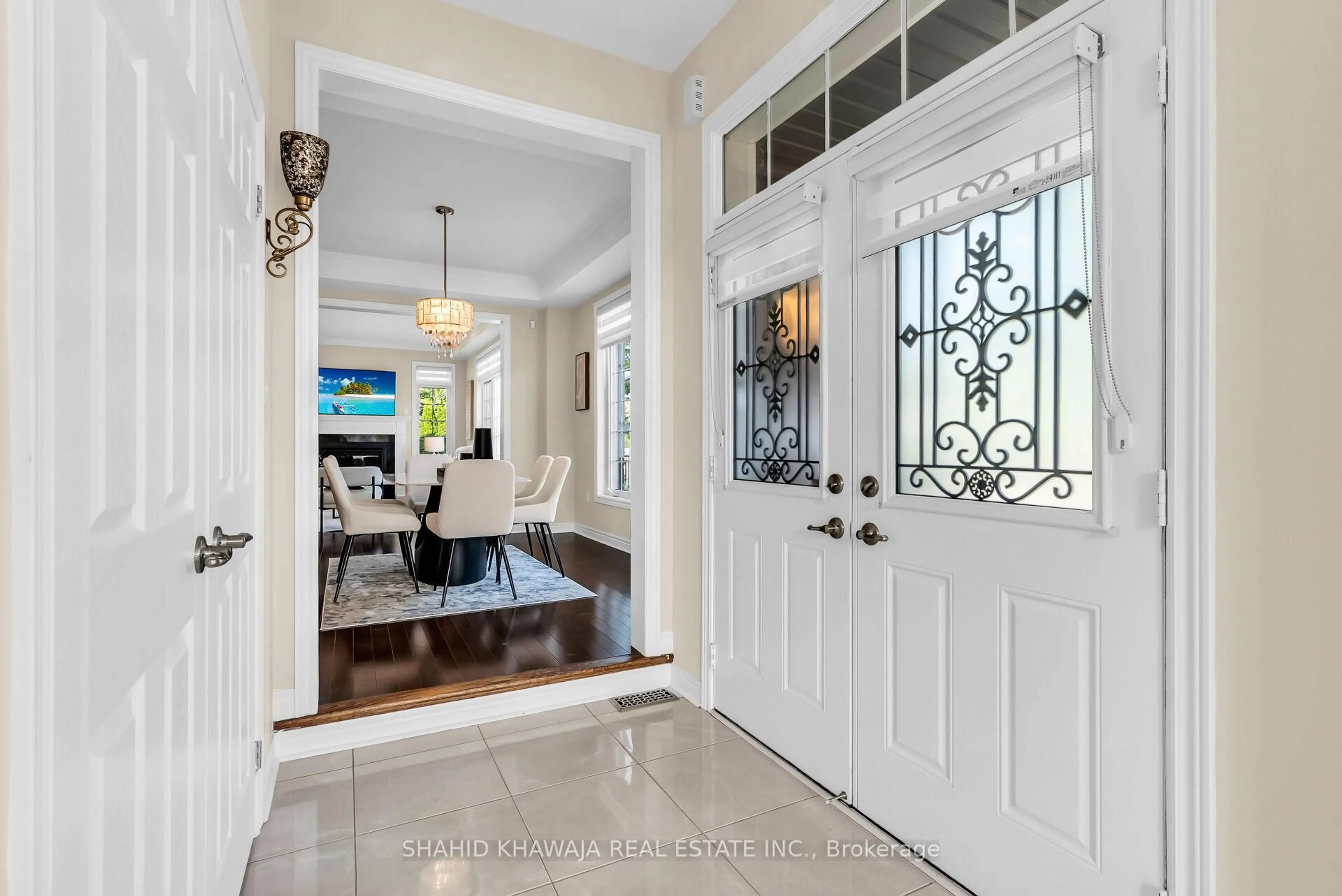 Indoor entryway for 325 Sixteen Mile Dr, Oakville Ontario L6M 0Z4