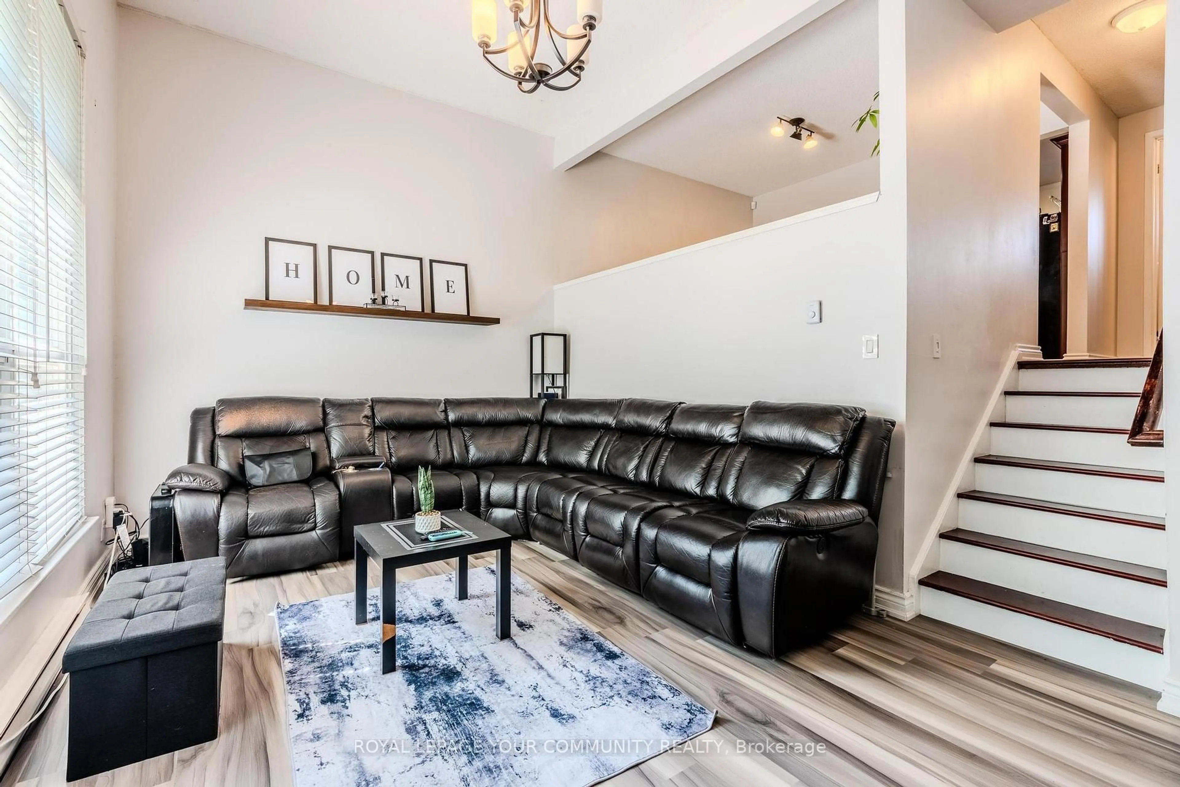 Living room with furniture, unknown for 30 Briar Path #34, Brampton Ontario L6T 2A3