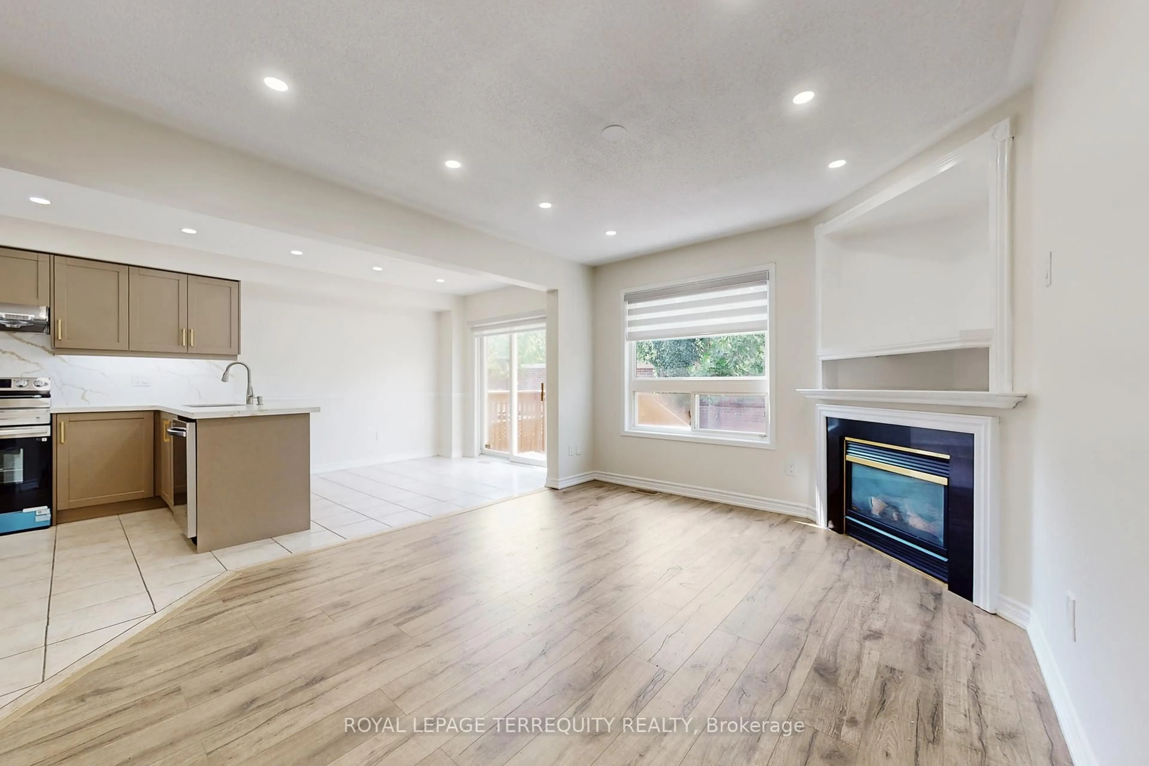 Open concept kitchen, wood/laminate floor for 54 Mistdale Cres, Brampton Ontario L7A 1S1