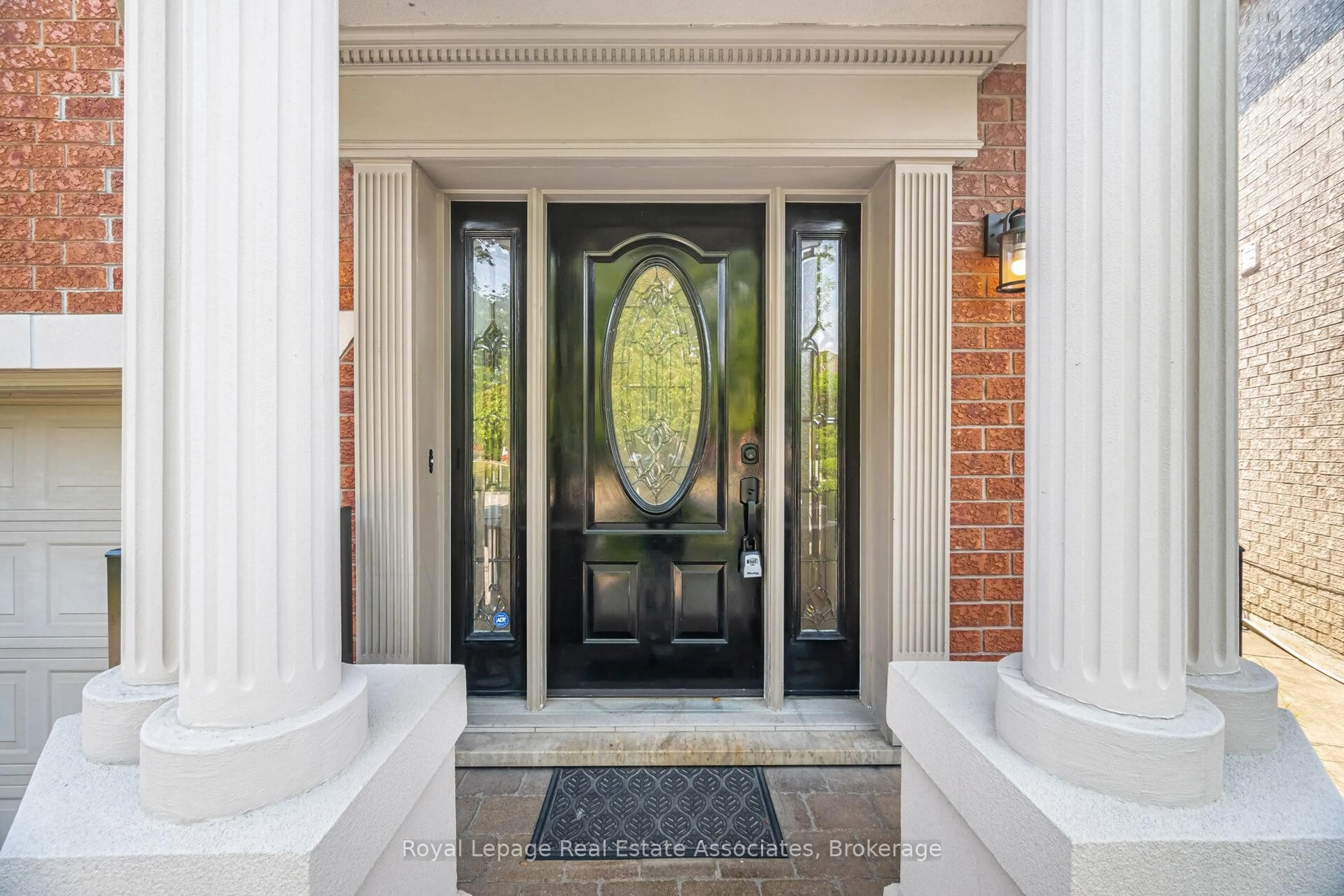 Indoor entryway for 5496 Windy Hill Crt, Mississauga Ontario L4Z 3W4