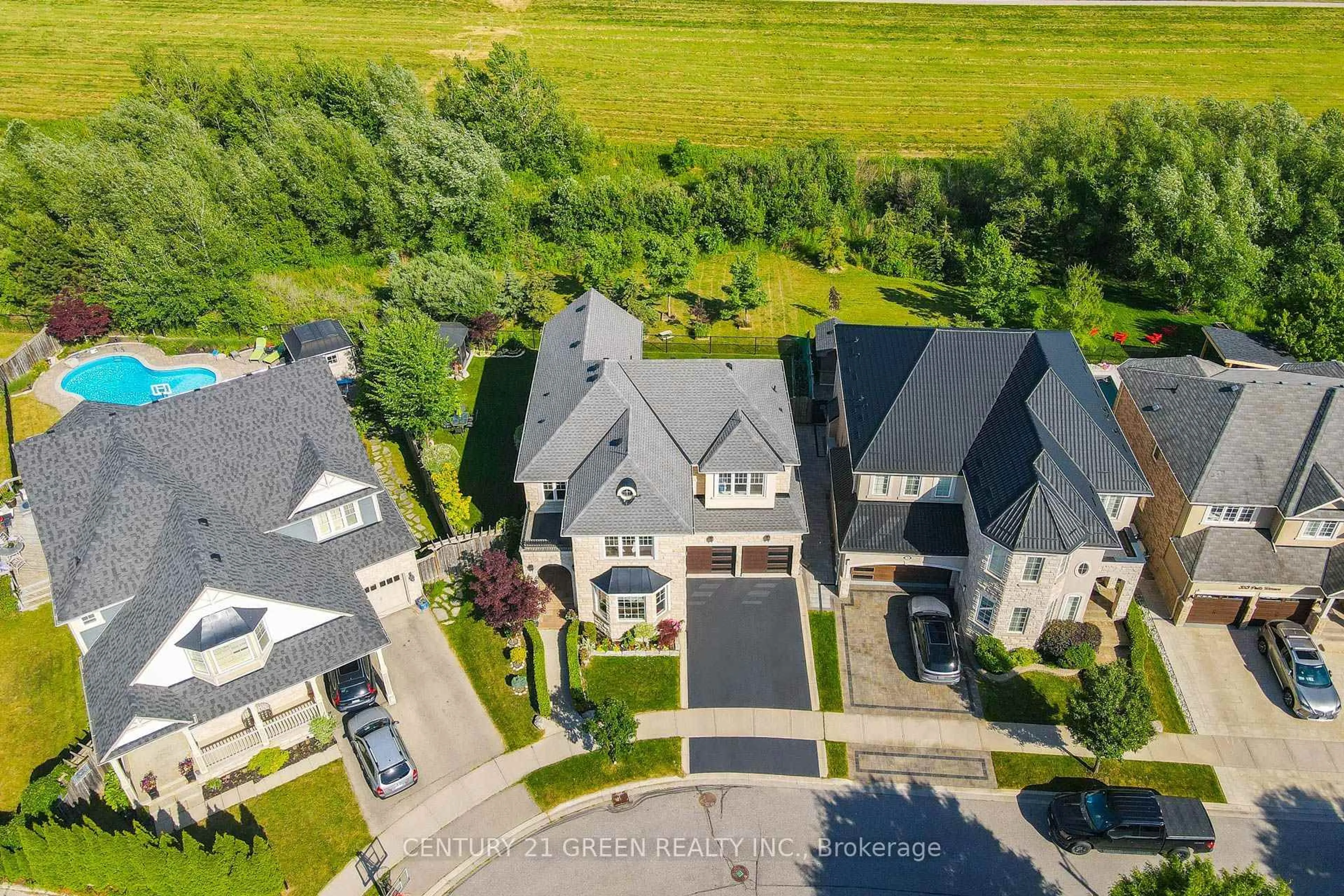 A pic from outside/outdoor area/front of a property/back of a property/a pic from drone, street for 345 Potts Terrace, Milton Ontario L9T 0X5
