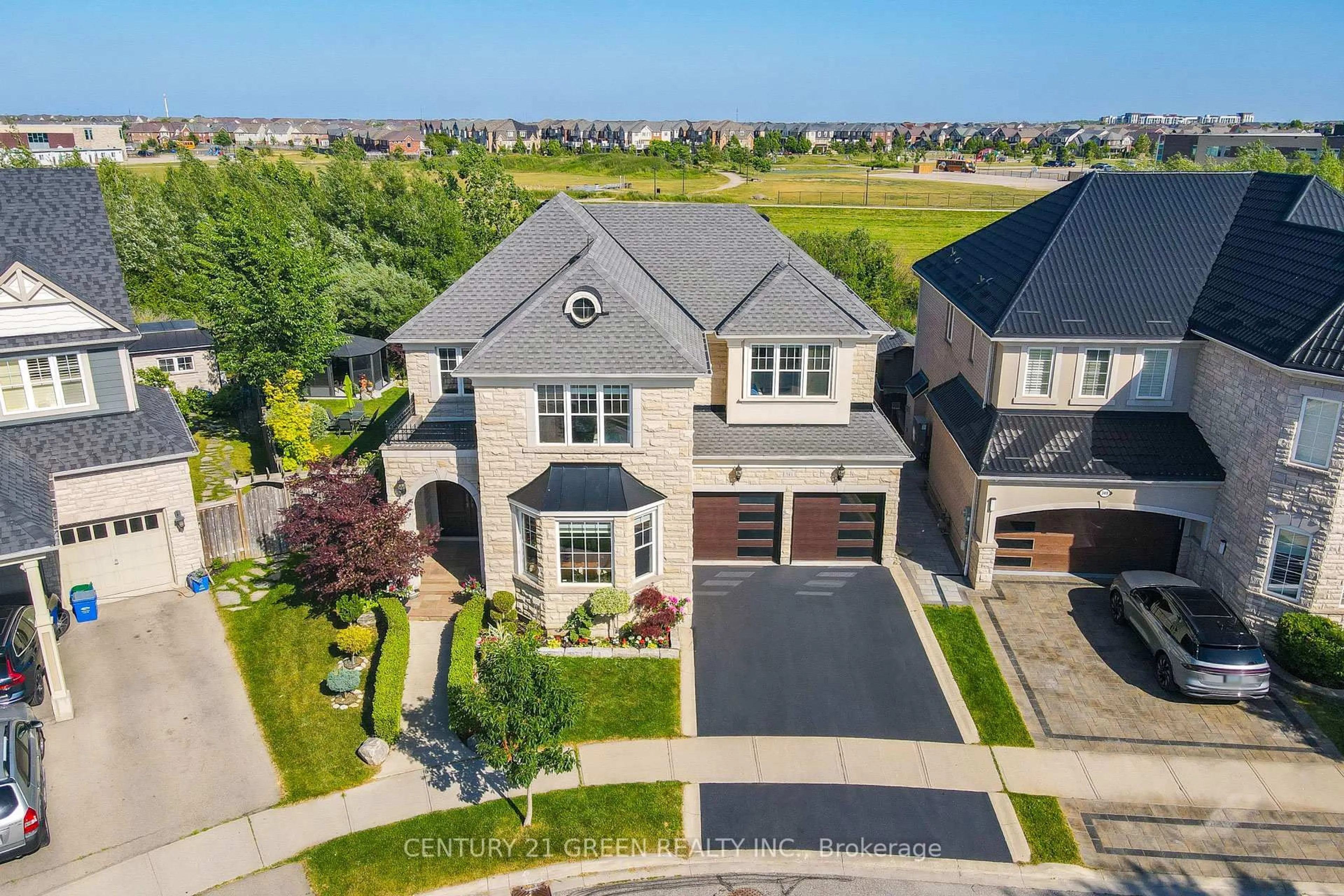 A pic from outside/outdoor area/front of a property/back of a property/a pic from drone, street for 345 Potts Terrace, Milton Ontario L9T 0X5