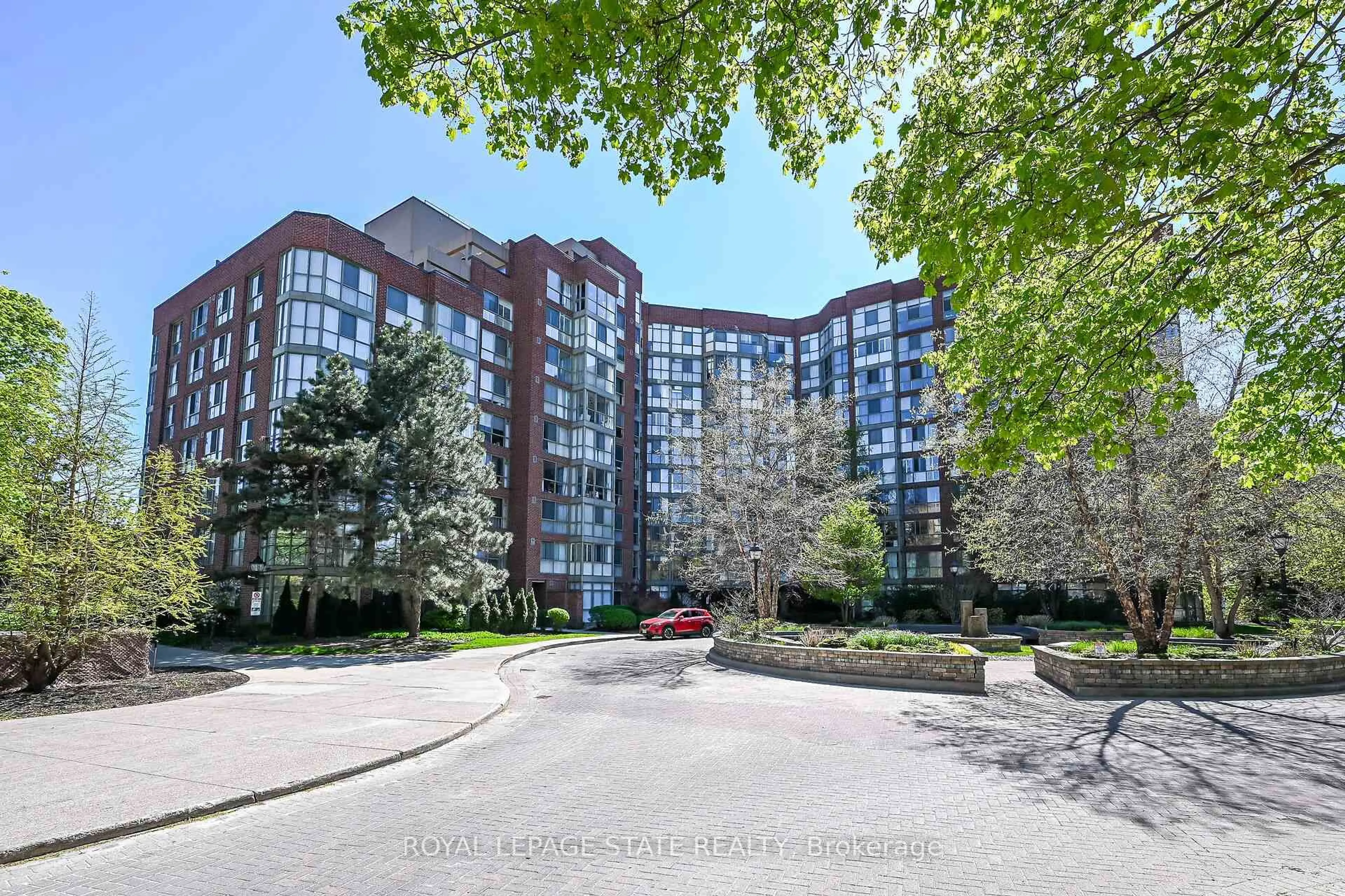 A pic from outside/outdoor area/front of a property/back of a property/a pic from drone, unknown for 22 Southport St #224, Toronto Ontario M6S 4Y9
