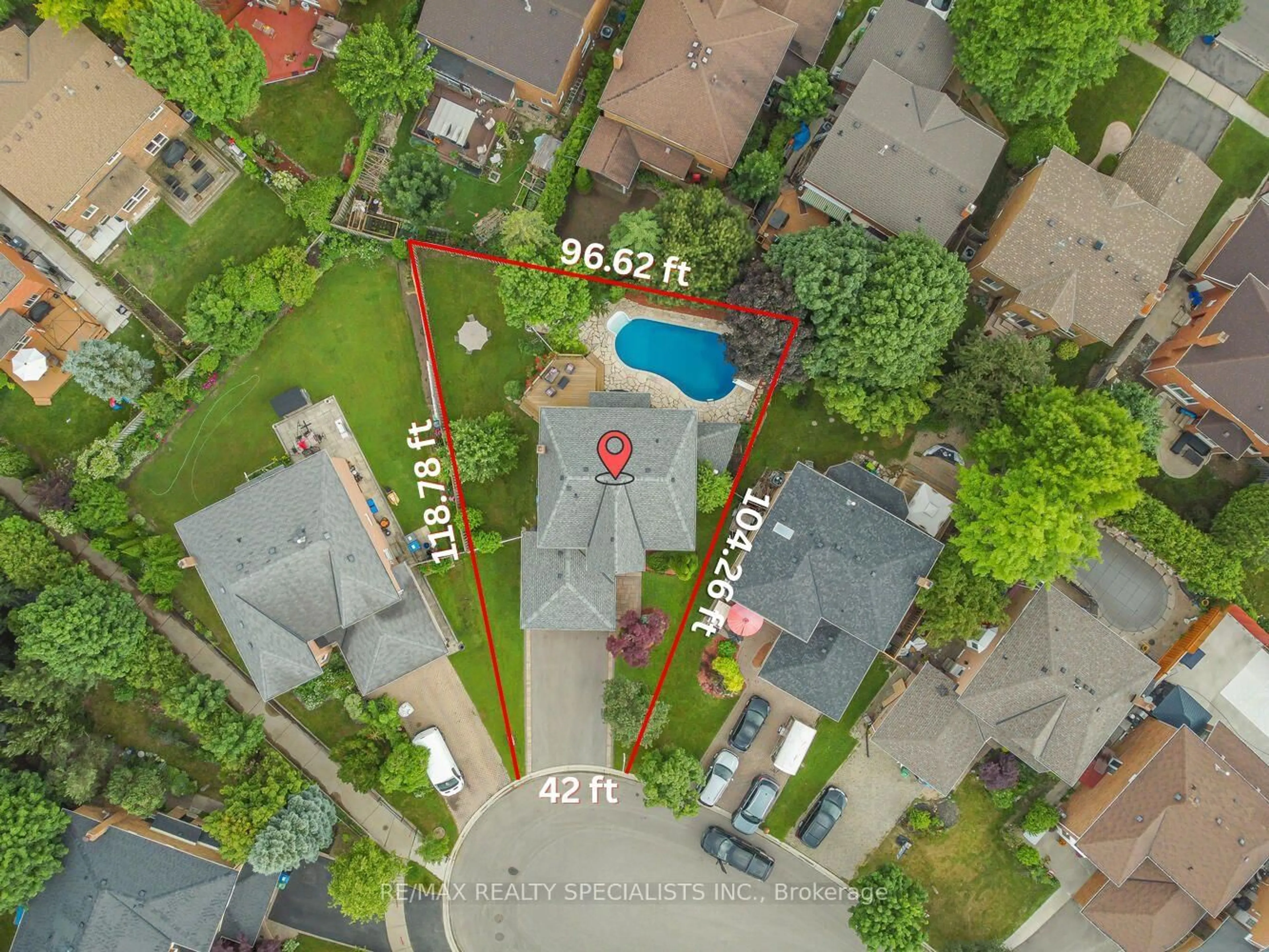A pic from outside/outdoor area/front of a property/back of a property/a pic from drone, street for 100 Kimbark Dr, Brampton Ontario L6X 3C6
