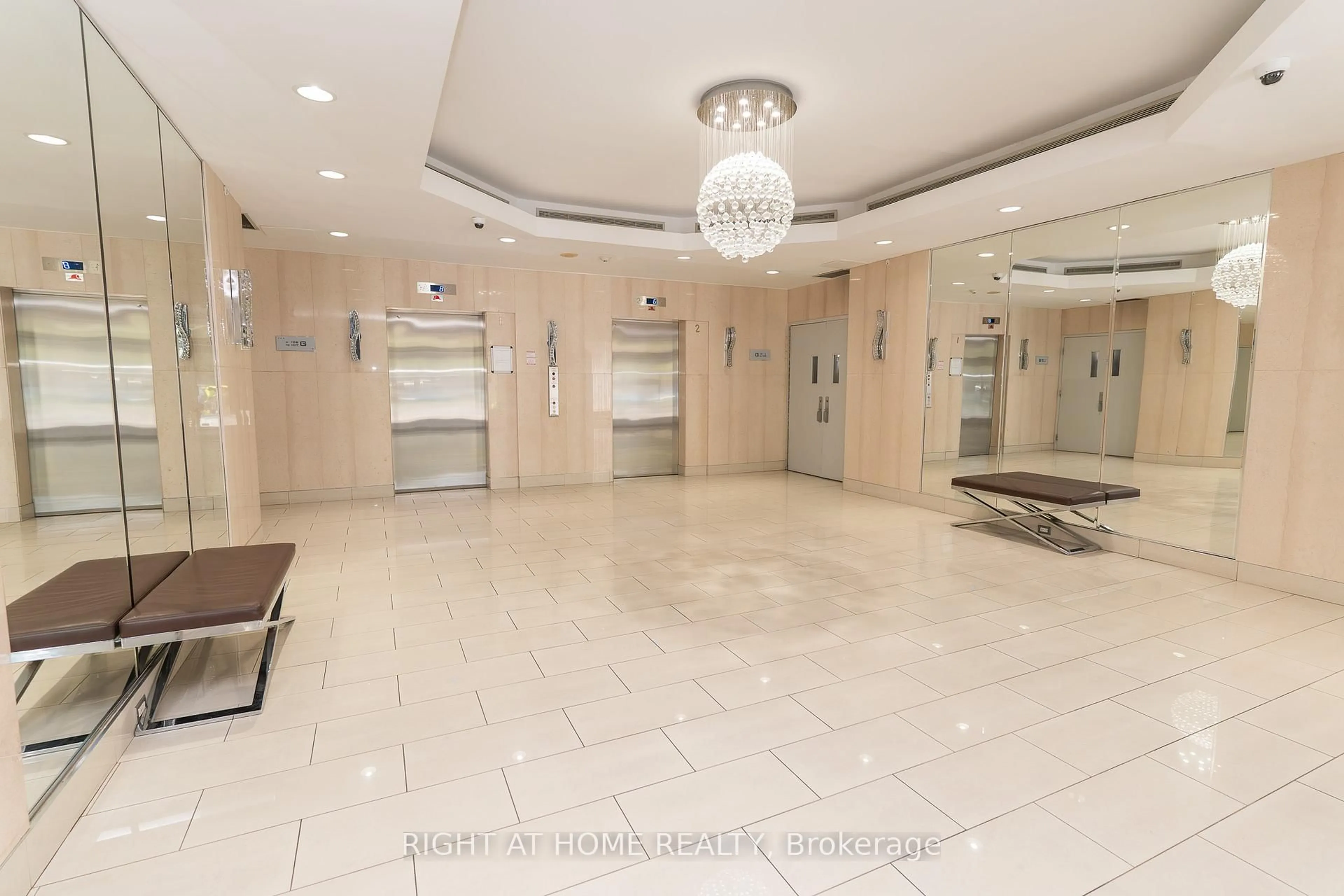 Lobby for 1500 Grazia Crt #Ph 8, Mississauga Ontario L4W 4Z9