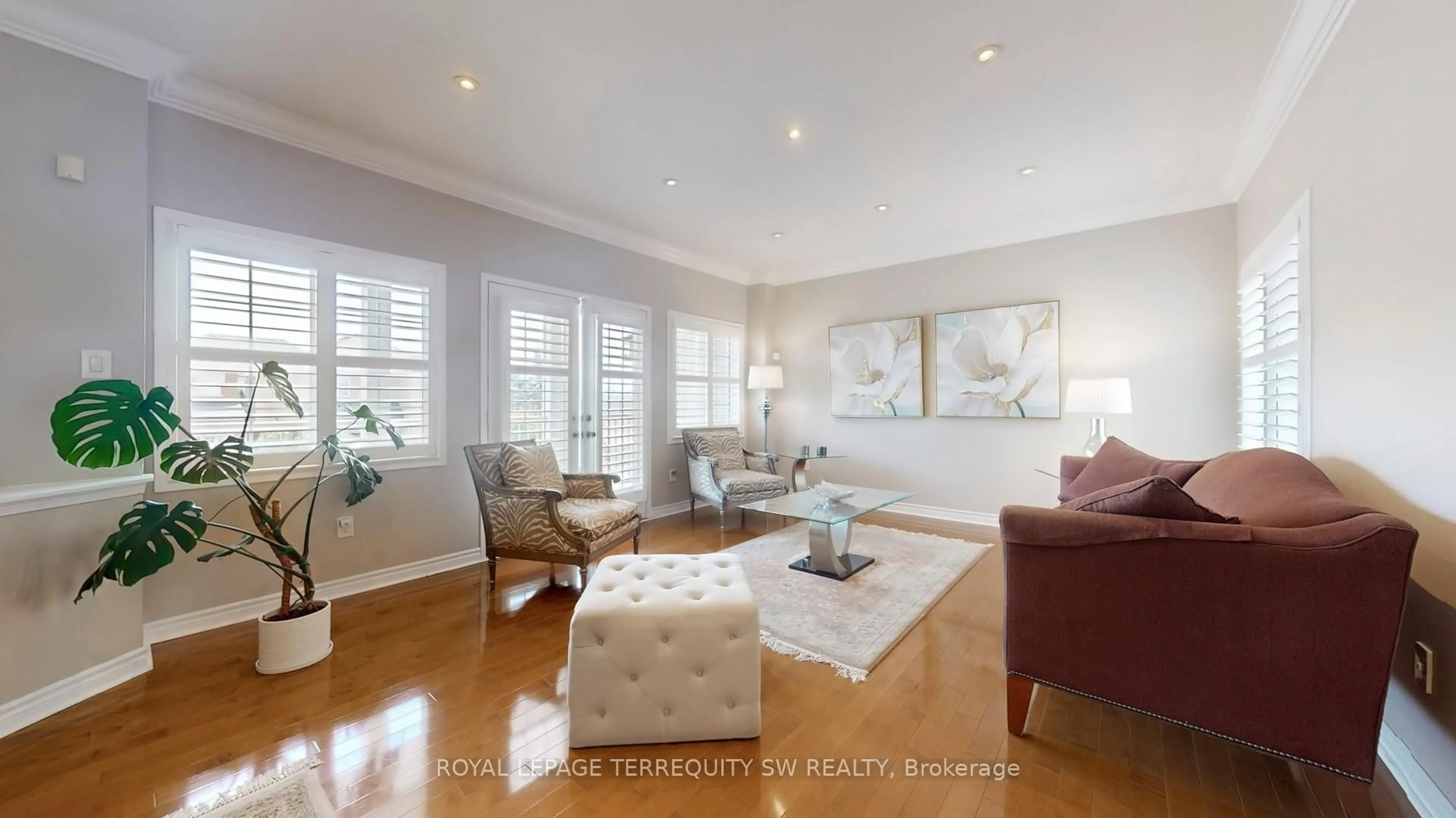 Living room with furniture, wood/laminate floor for 3981 Tacc Dr, Mississauga Ontario L5M 6L2