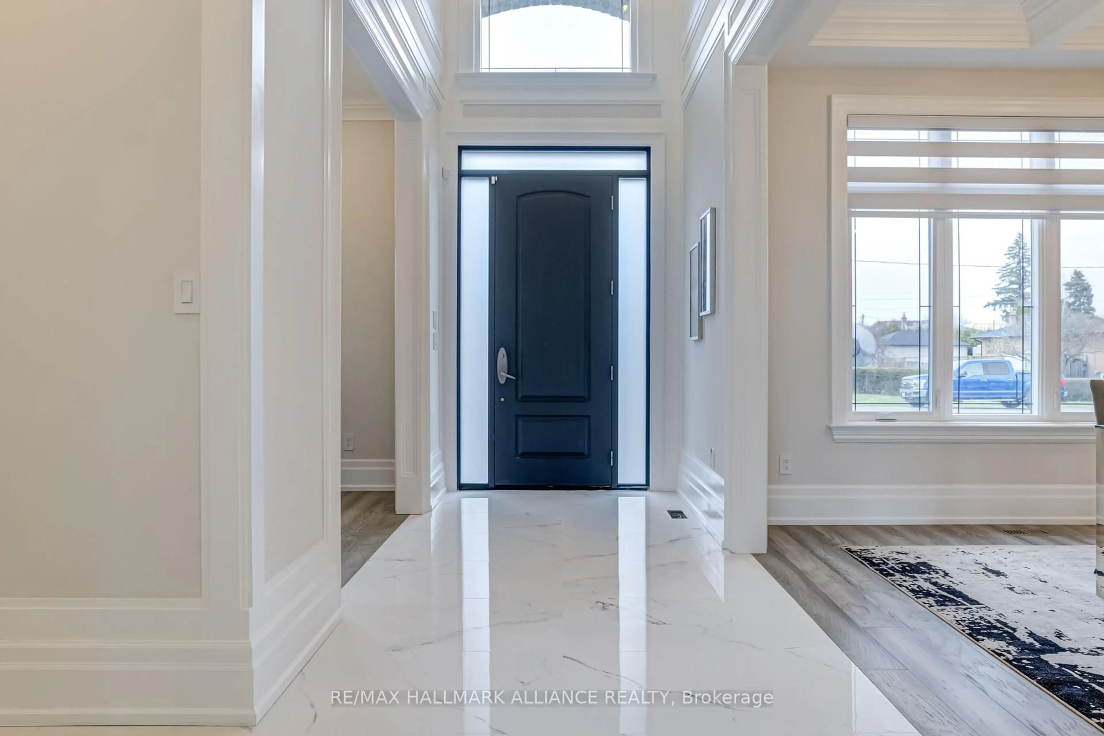 Indoor foyer for 350 Weighton Dr, Oakville Ontario L6K 2R4