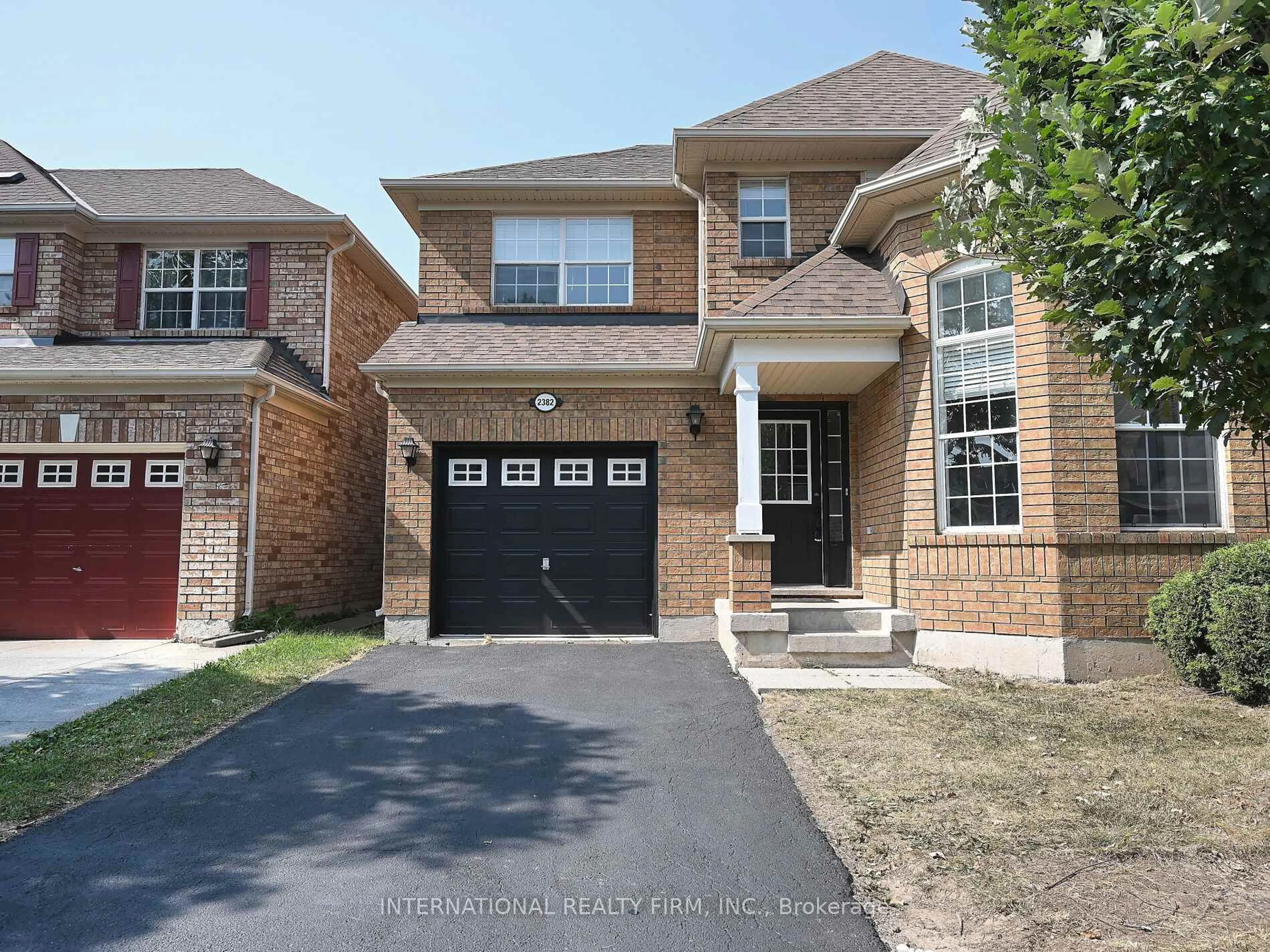 Home with brick exterior material, street for 2382 Falkland Cres, Oakville Ontario L6M 4Y1