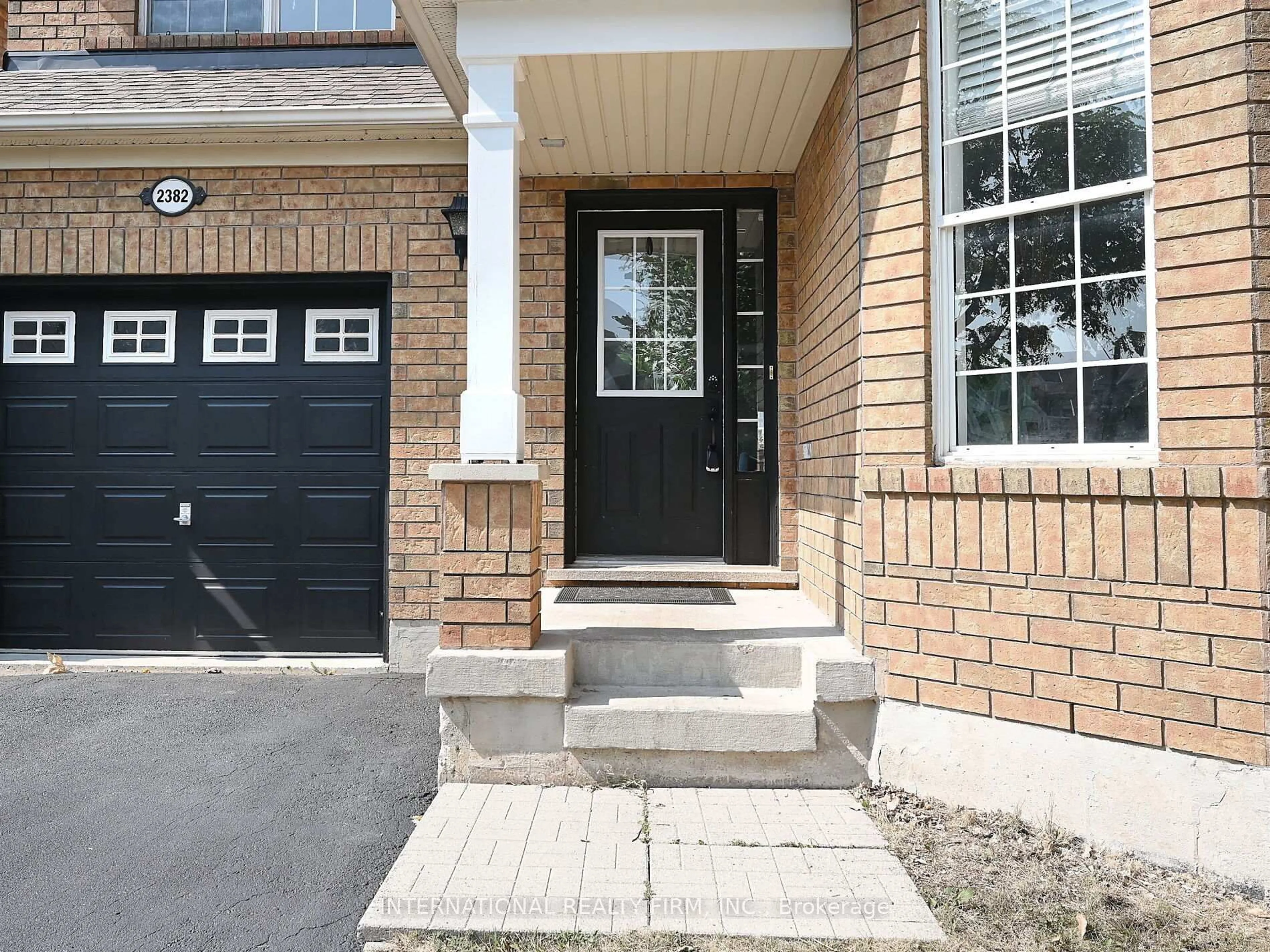 Home with brick exterior material, street for 2382 Falkland Cres, Oakville Ontario L6M 4Y1