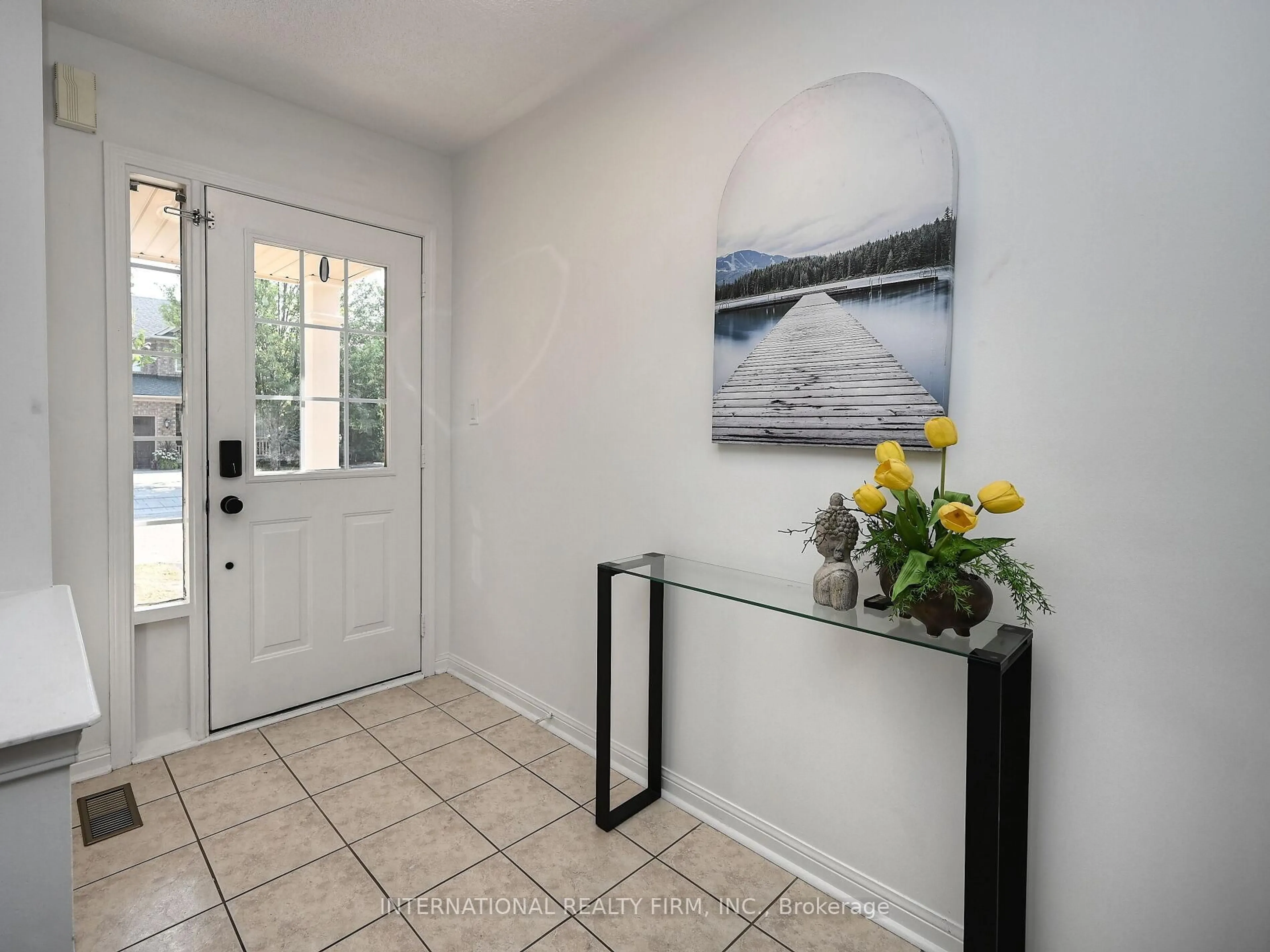 Indoor entryway for 2382 Falkland Cres, Oakville Ontario L6M 4Y1