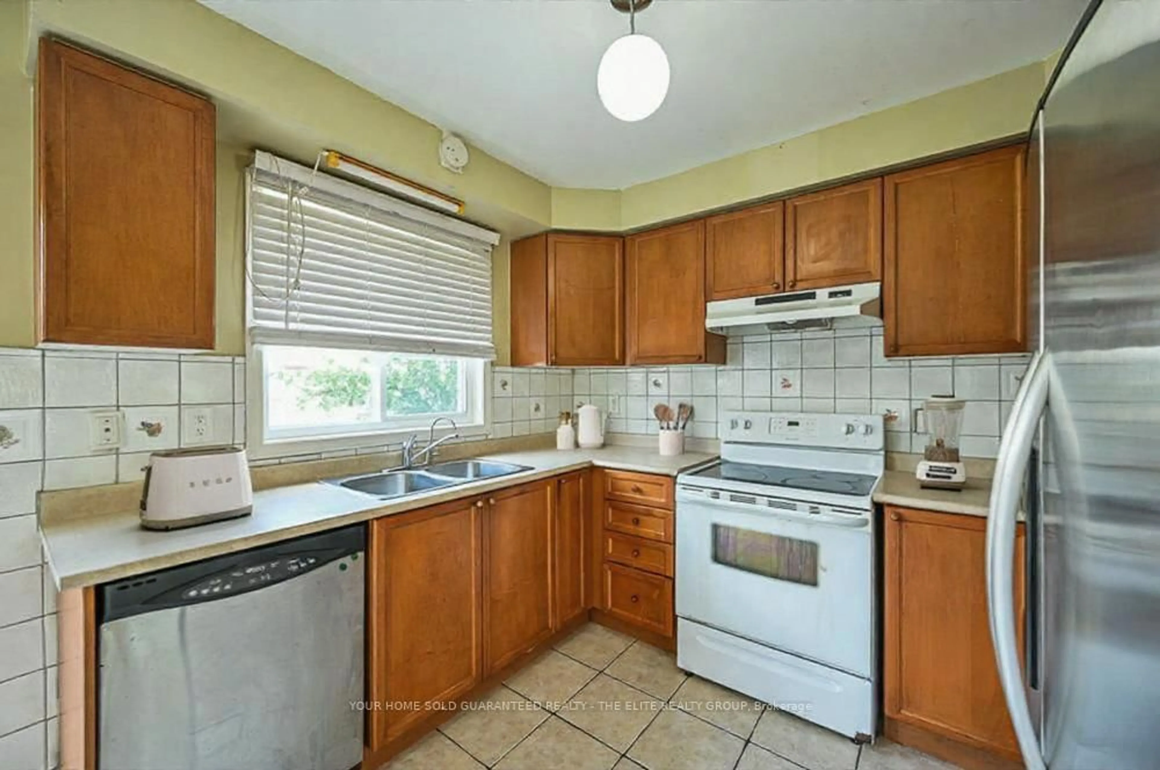 Standard kitchen, unknown for 73 Botavia Downs Dr, Brampton Ontario L7A 3R5