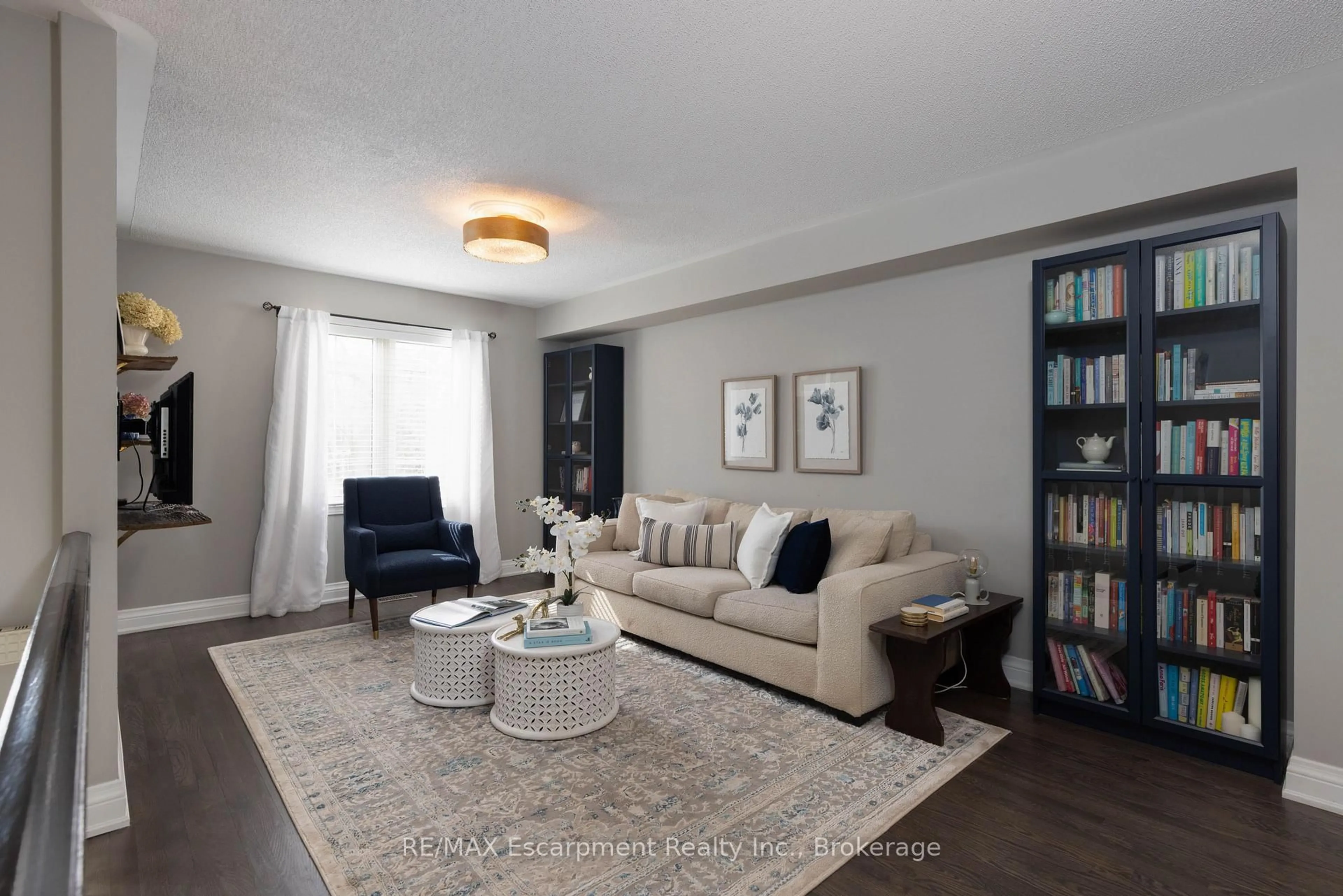 Living room with furniture, unknown for 65 FAIRWOOD Cres, Burlington Ontario L7T 1E4