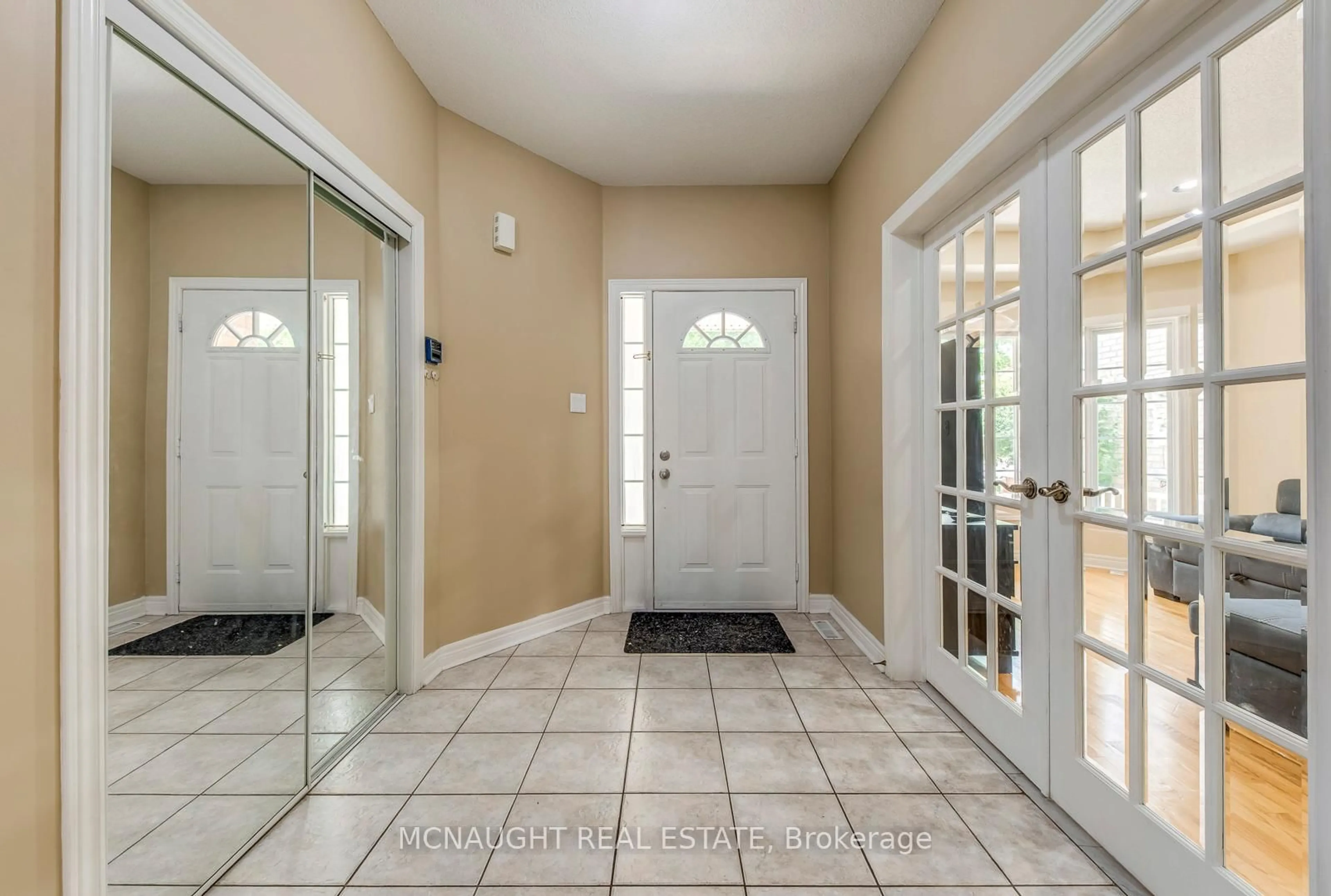 Indoor entryway for 101 Letty Ave, Brampton Ontario L6Y 5E1