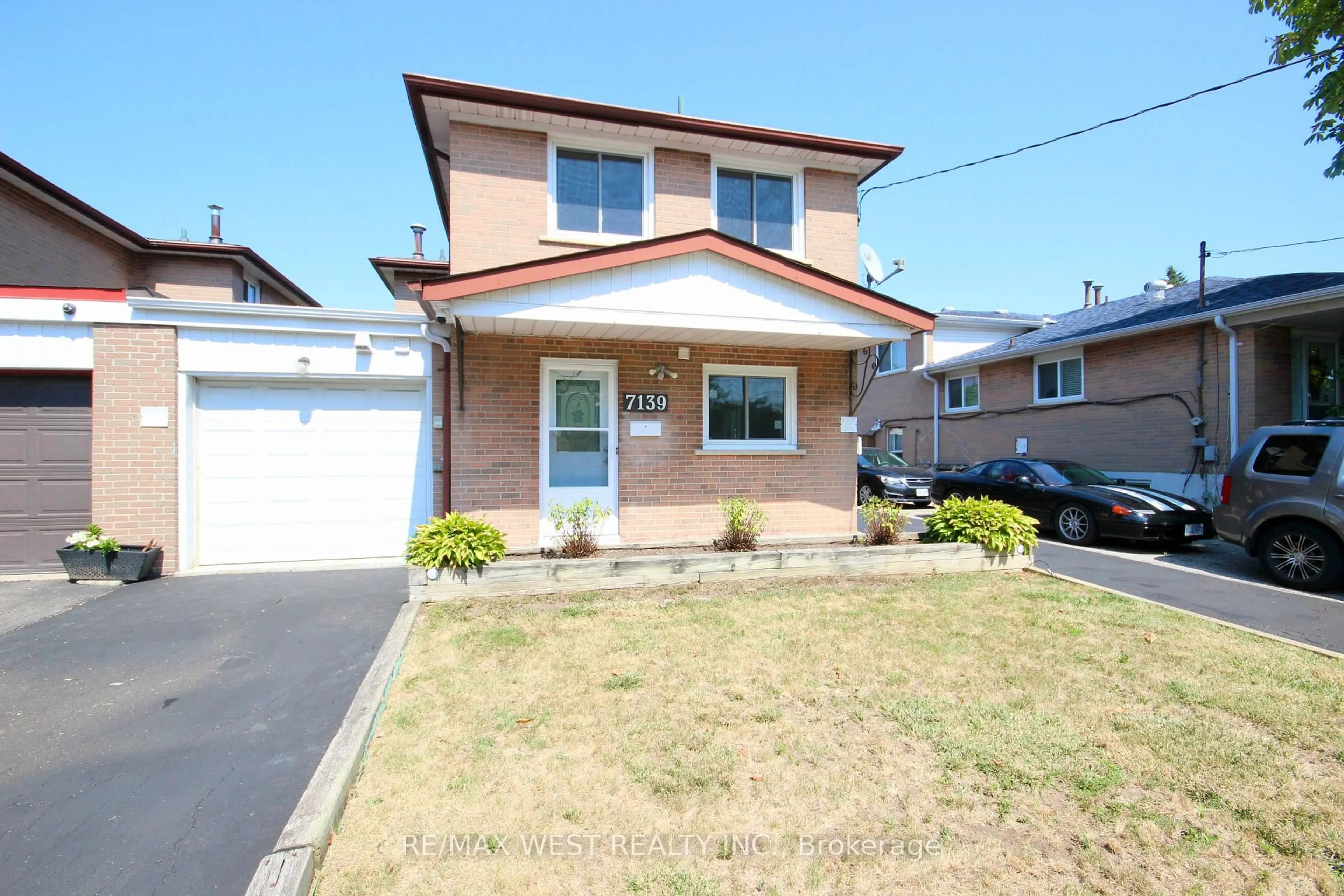 Unknown for 7139 Darcel Ave, Mississauga Ontario L4T 2X1