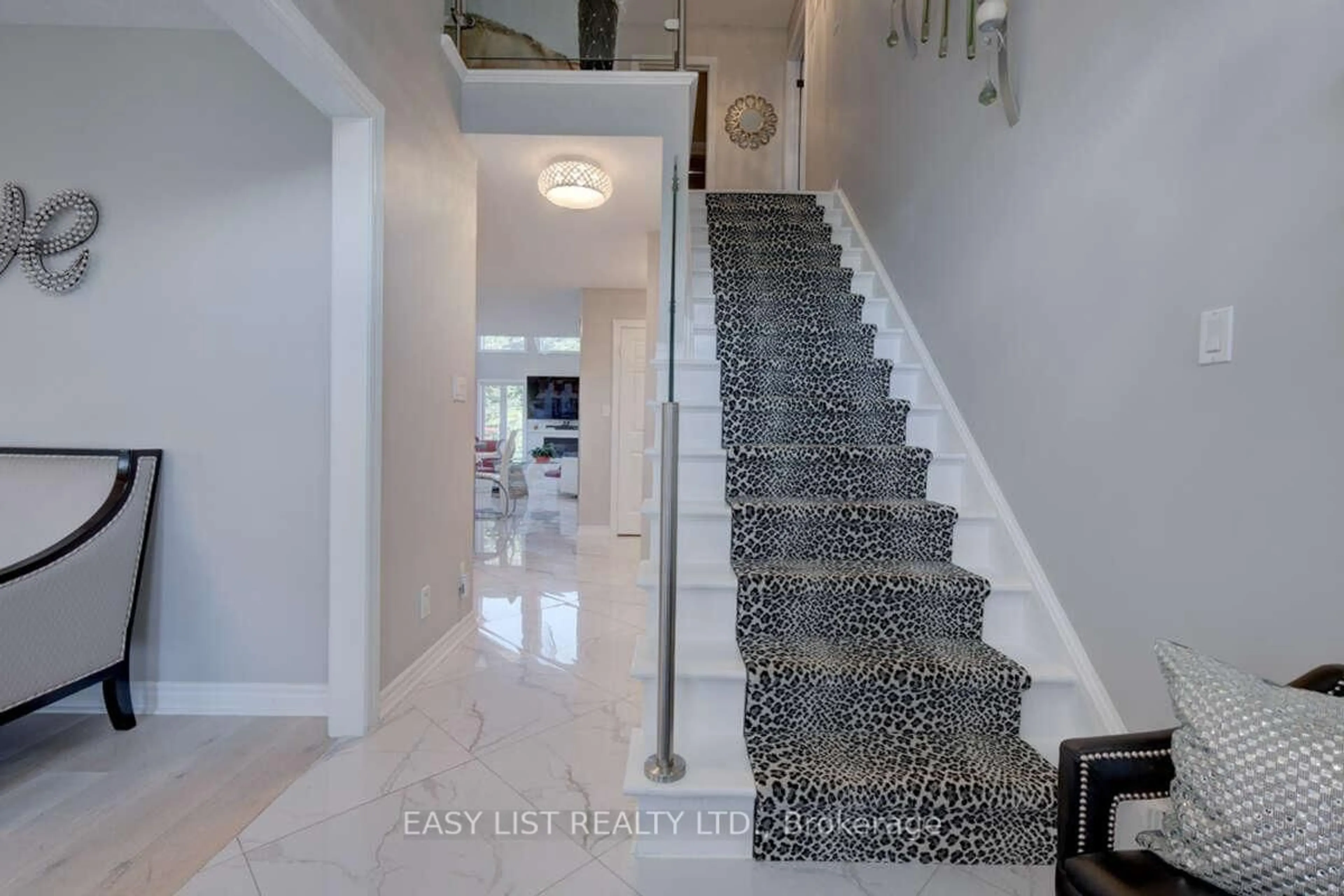 Stairs for 10 Zimmerman Dr #5, Caledon Ontario L7E 4C2