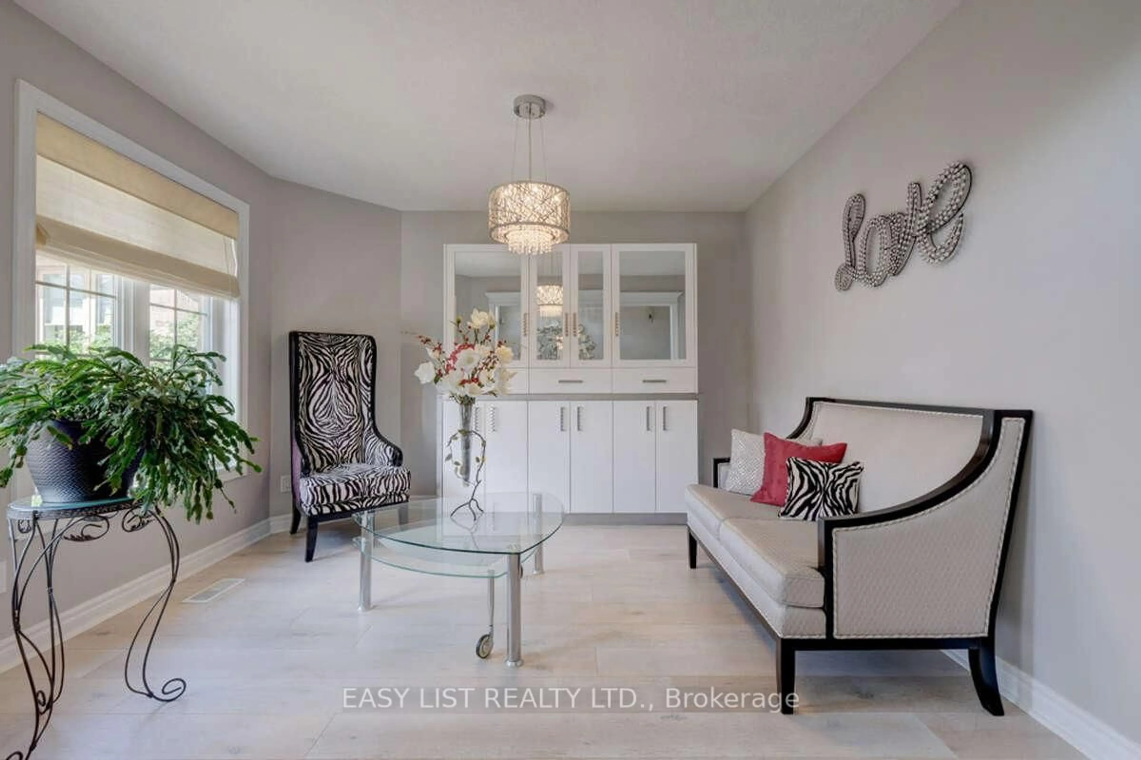 Living room with furniture, ceramic/tile floor for 10 Zimmerman Dr #5, Caledon Ontario L7E 4C2