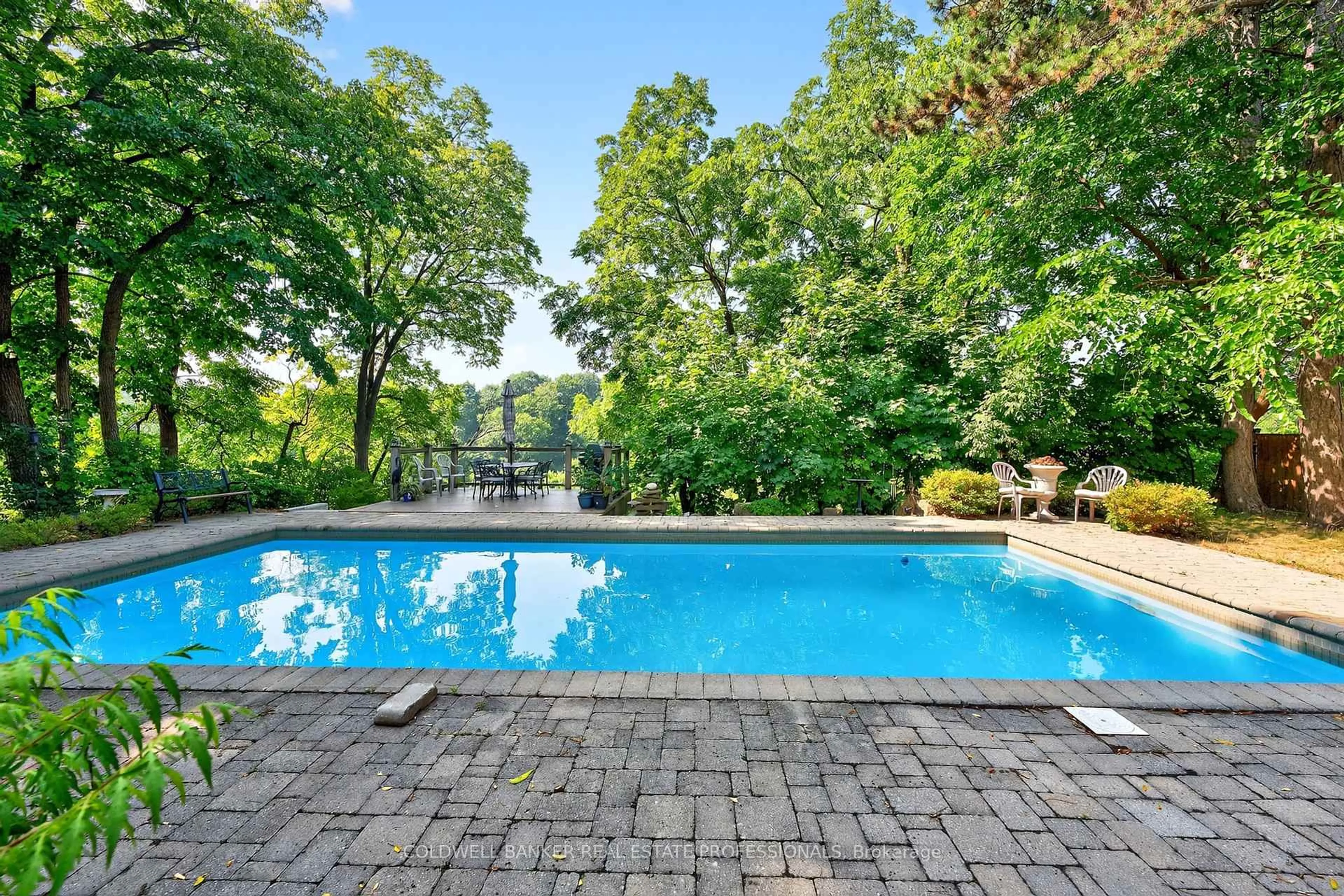 Pool for 416 Trafalgar Rd, Oakville Ontario L6J 3H7
