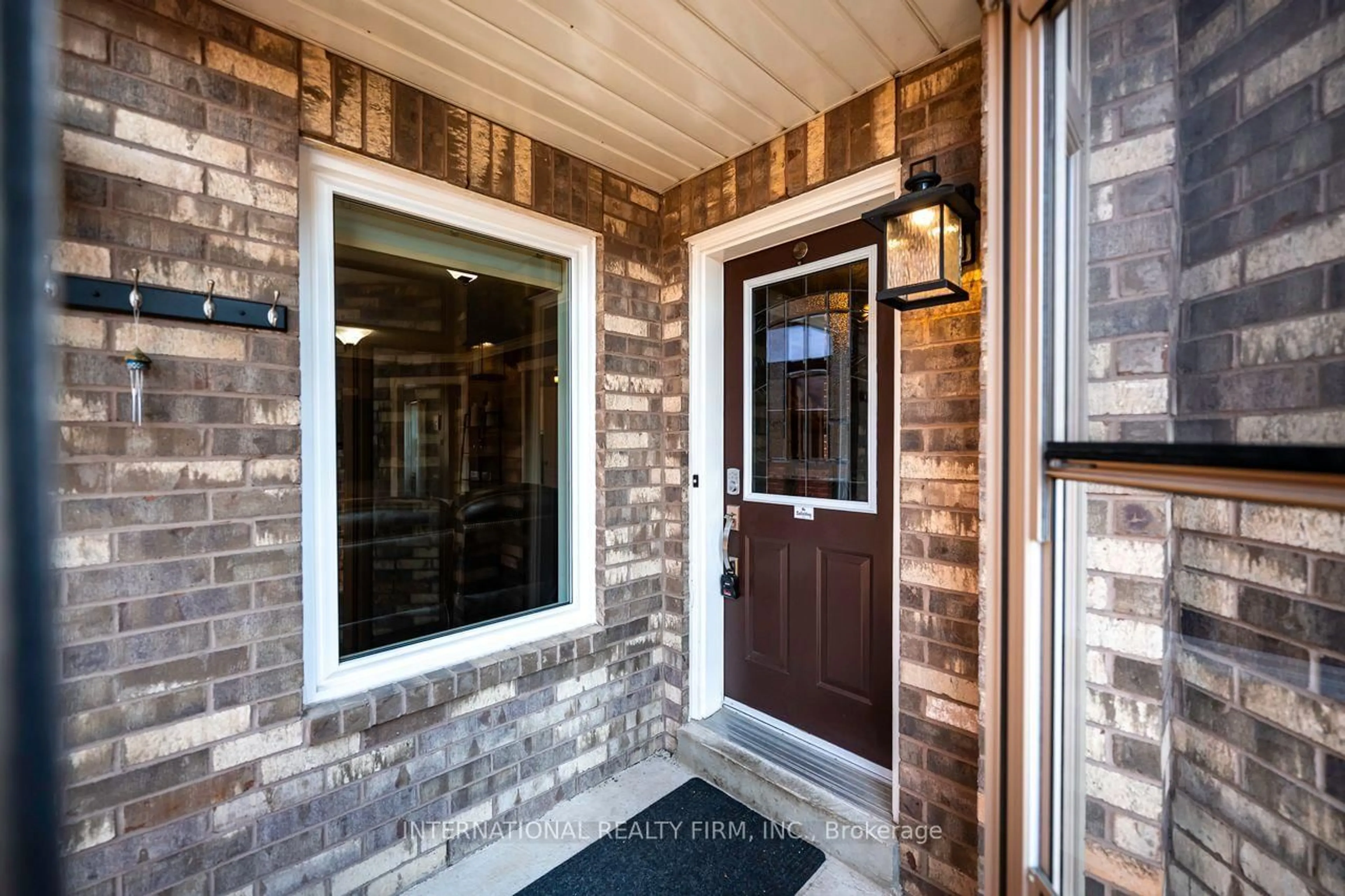 Indoor entryway for 440 Jay Cres, Orangeville Ontario L9W 4Z2