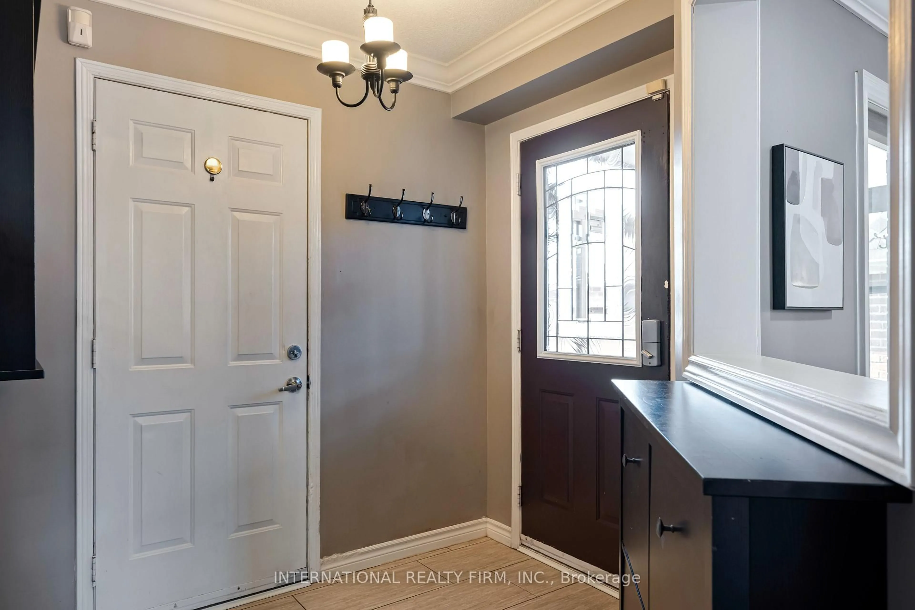 Indoor entryway for 440 Jay Cres, Orangeville Ontario L9W 4Z2