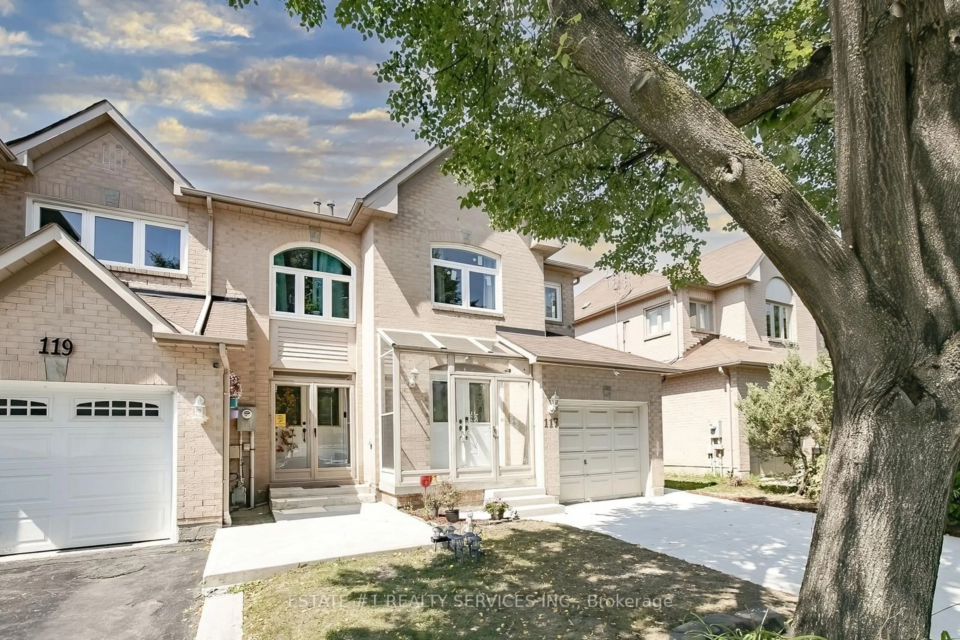 Home with brick exterior material, street for 117 Richwood Cres, Brampton Ontario L6X 4N3