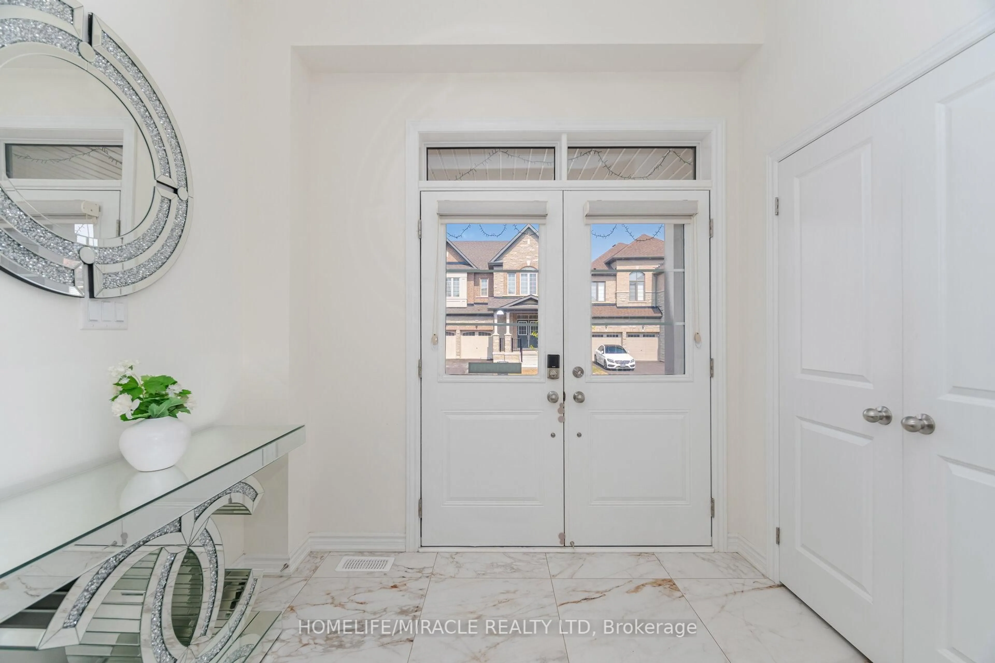 Indoor entryway for 7 Aldenham St, Brampton Ontario L6X 5S2