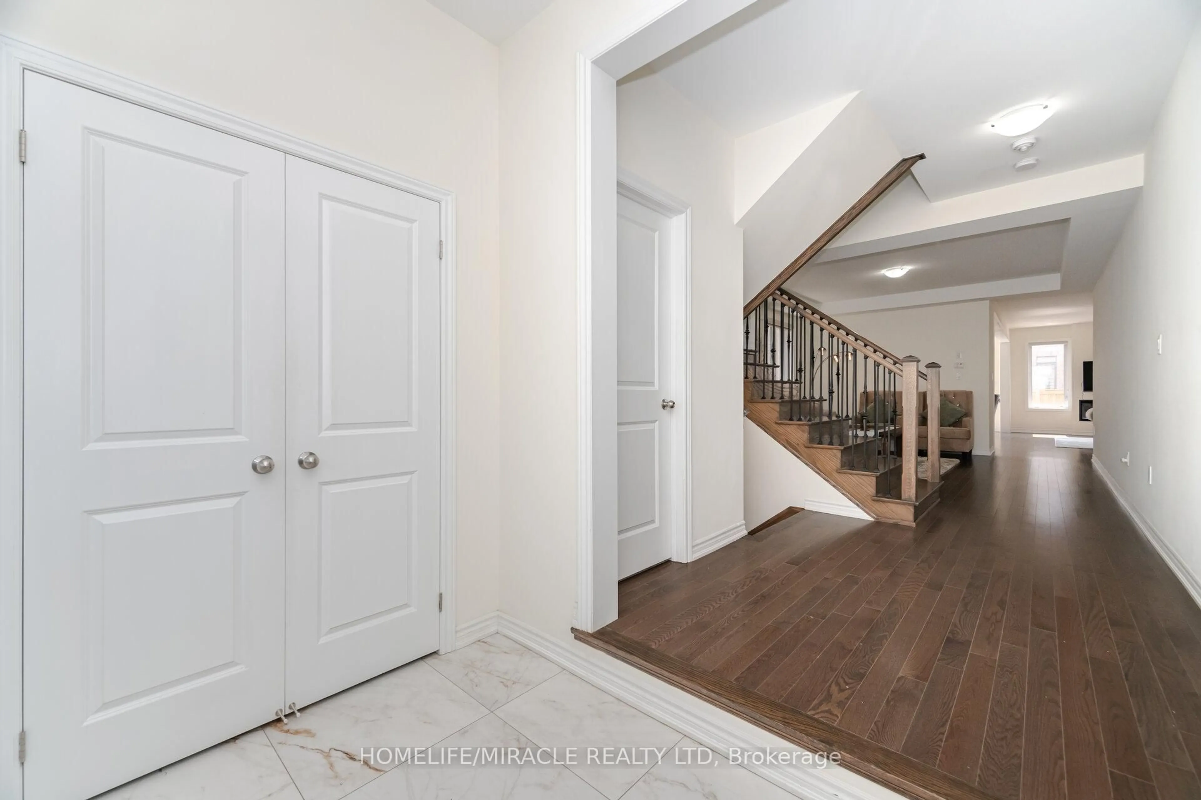 Indoor entryway for 7 Aldenham St, Brampton Ontario L6X 5S2