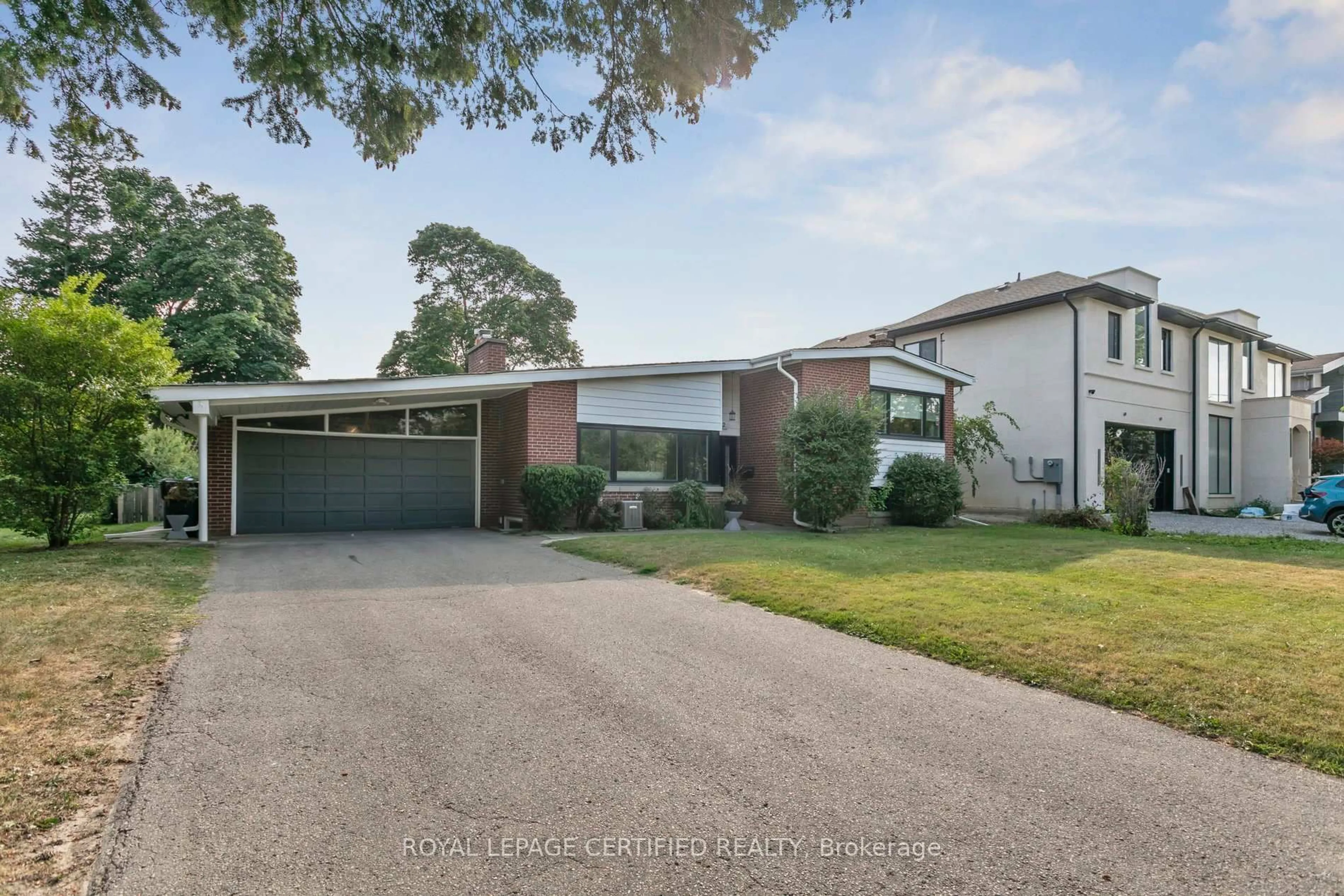 Home with brick exterior material, street for 462 The Kingsway, Toronto Ontario M9A 3W4