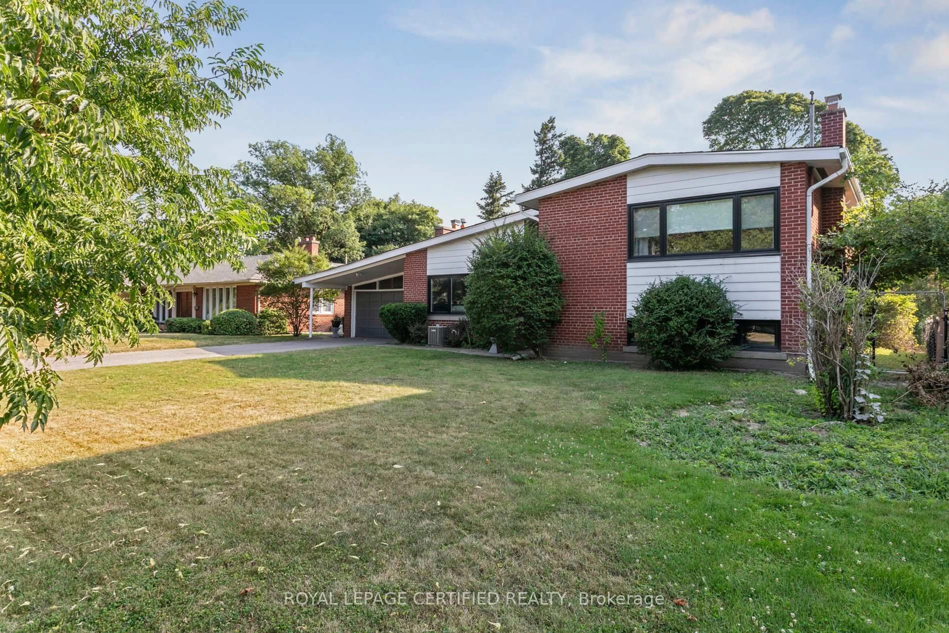 Home with brick exterior material, street for 462 The Kingsway, Toronto Ontario M9A 3W4