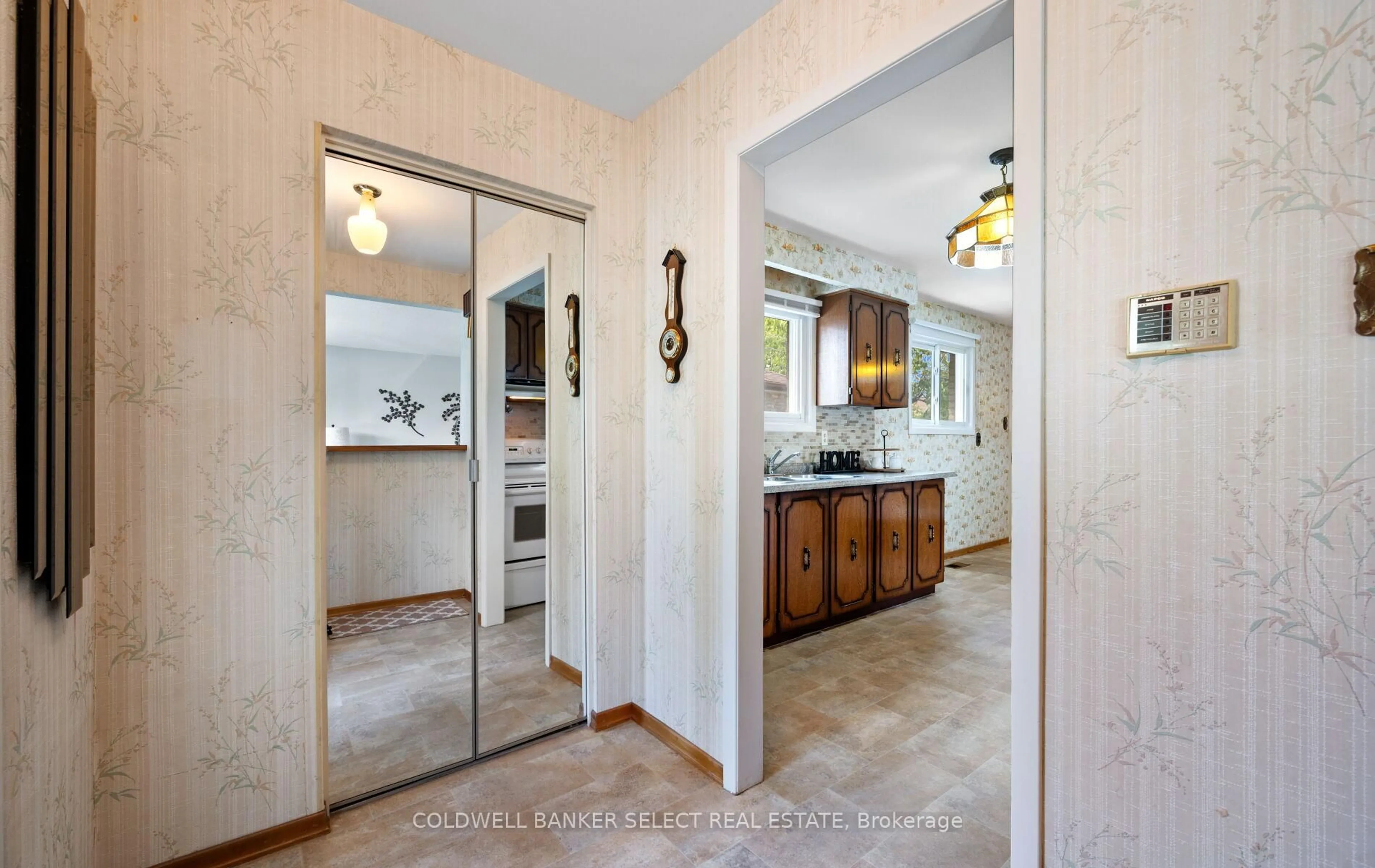 Unknown for 3883 Brandon Gate Dr, Mississauga Ontario L4T 3N7