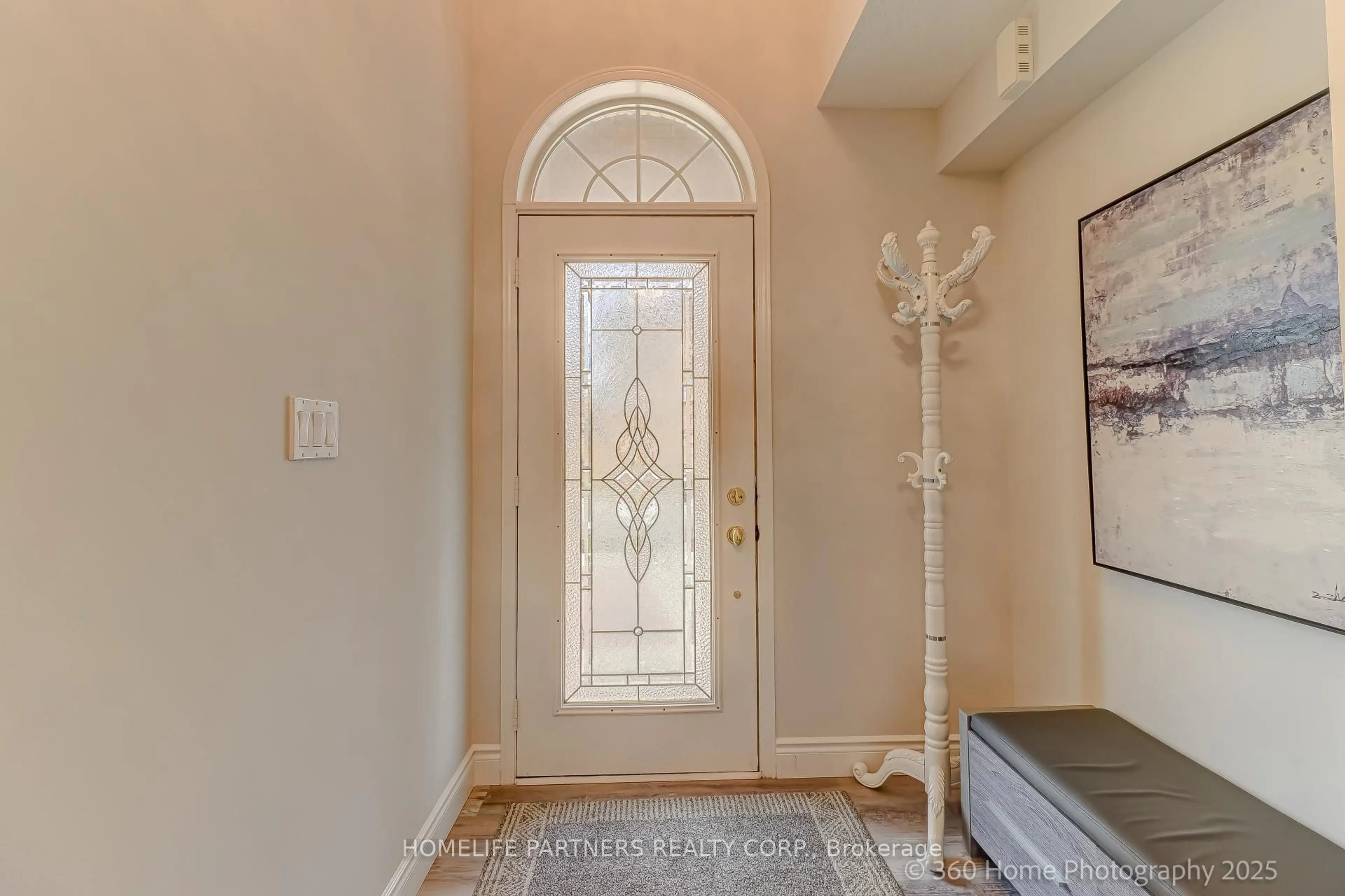 Indoor entryway for 31 Knoll Haven Circ, Caledon Ontario L7E 2V5