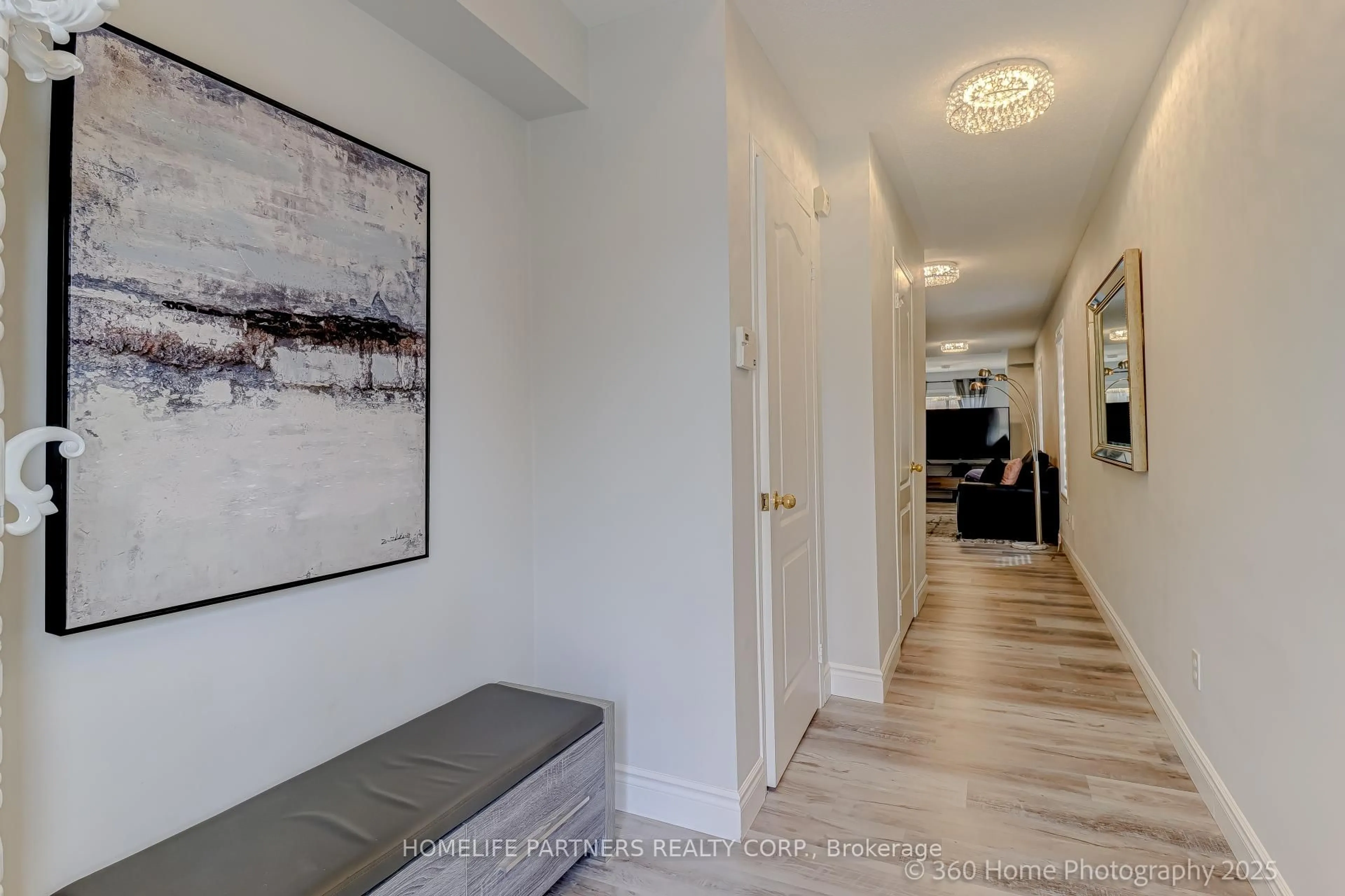 Indoor entryway for 31 Knoll Haven Circ, Caledon Ontario L7E 2V5
