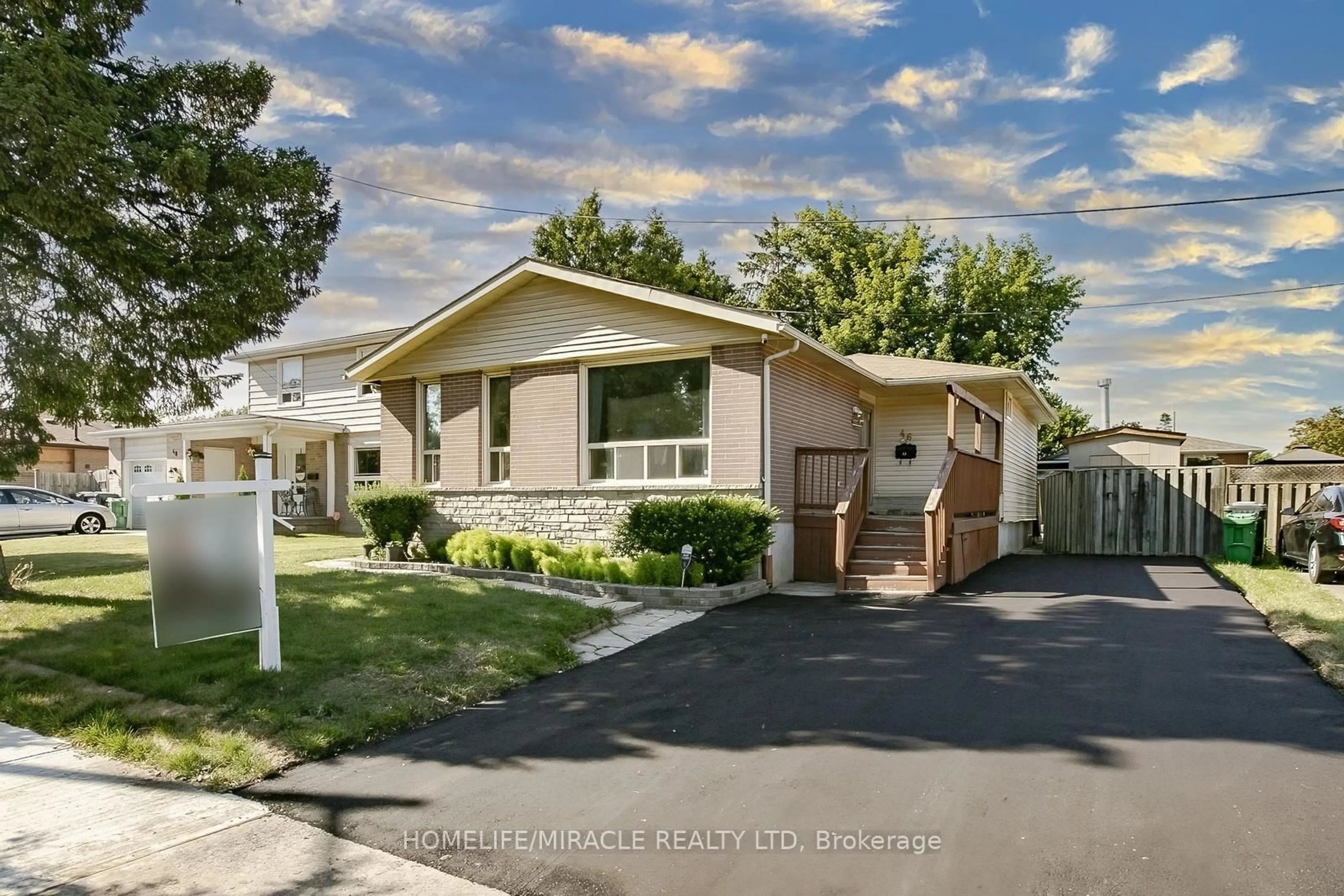 Home with vinyl exterior material, street for 46 Reigate Ave, Brampton Ontario L6V 2E3