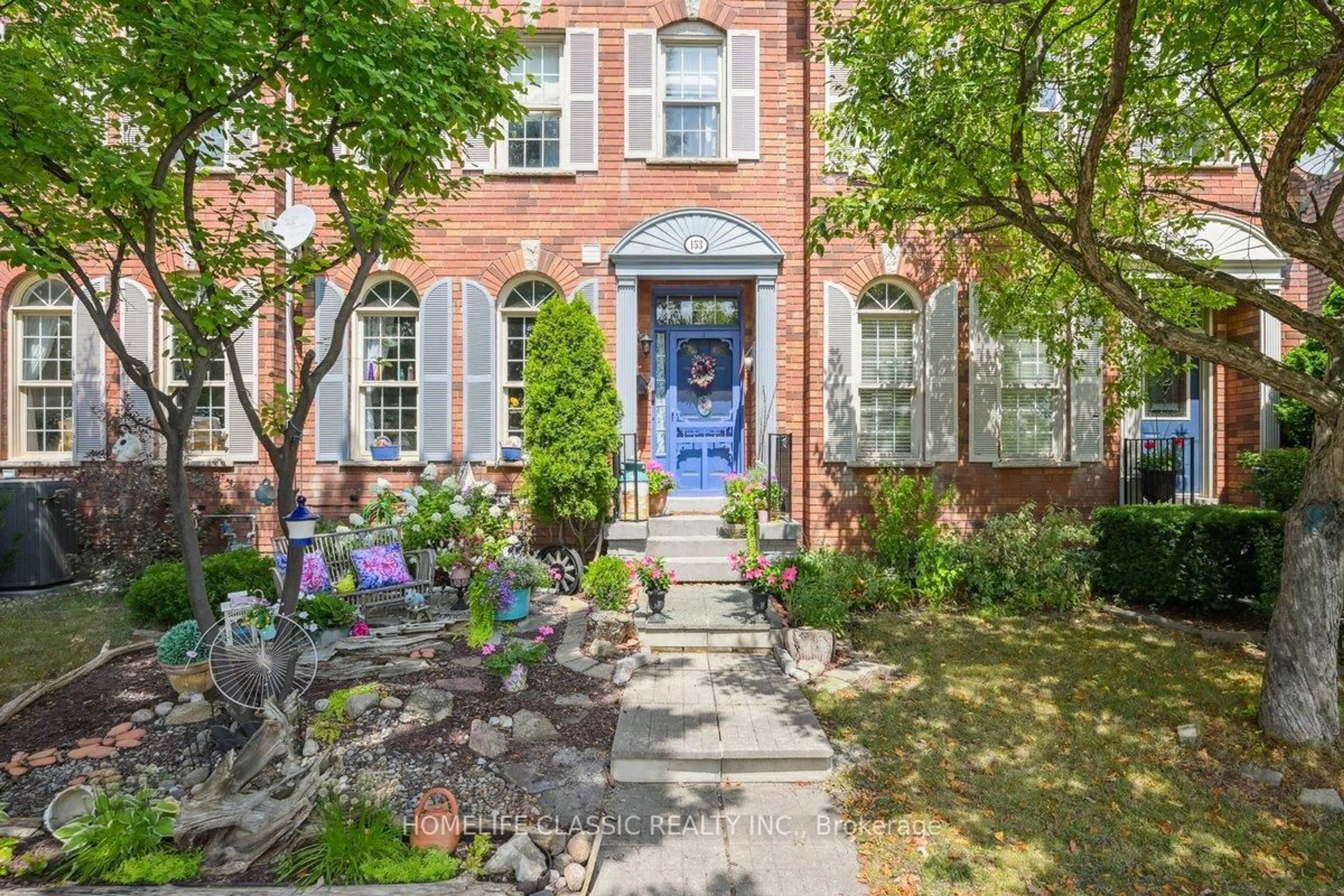 Home with brick exterior material, street for 153 Glenashton Dr, Oakville Ontario L6H 6N2