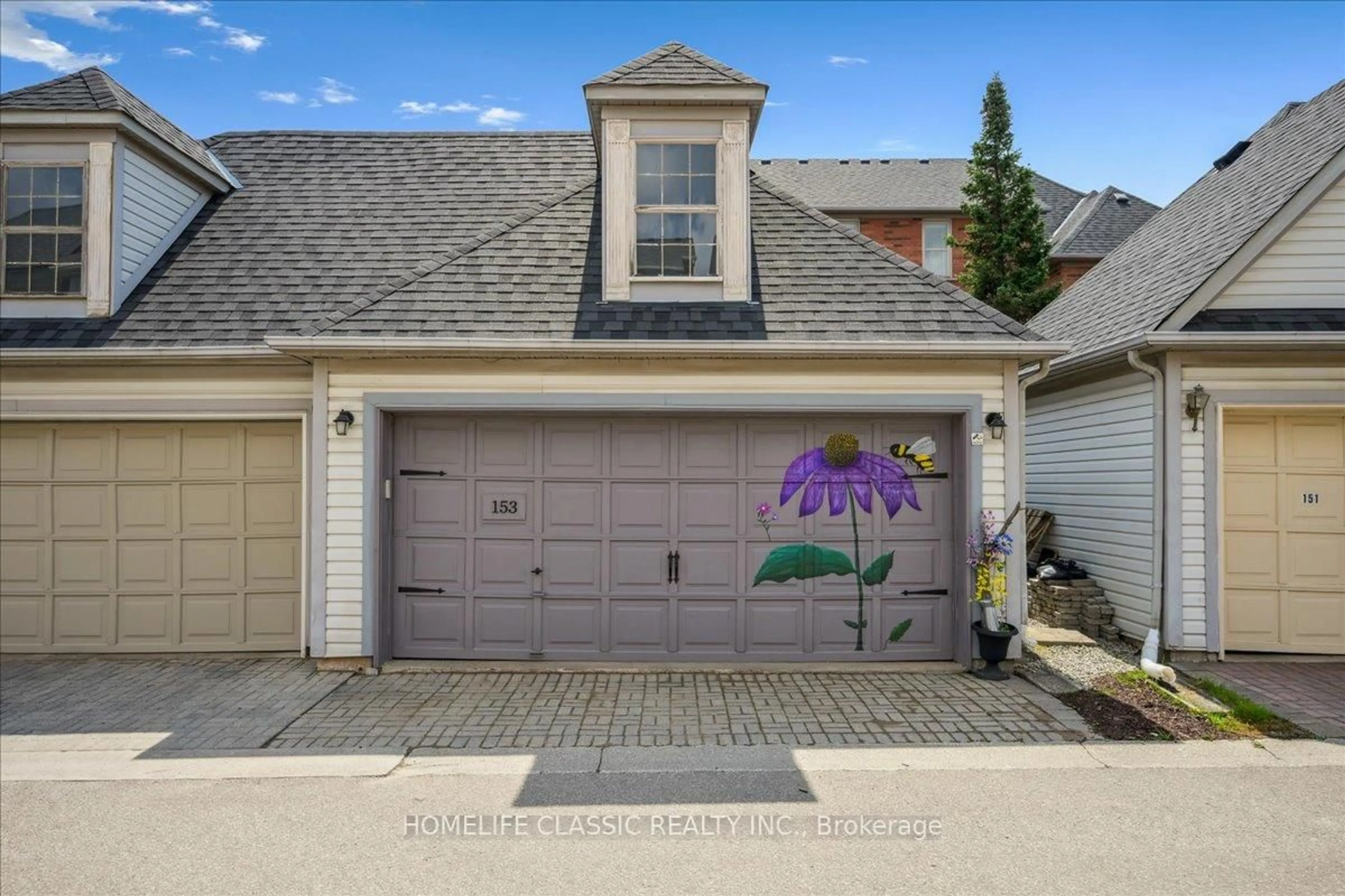 Indoor garage for 153 Glenashton Dr, Oakville Ontario L6H 6N2