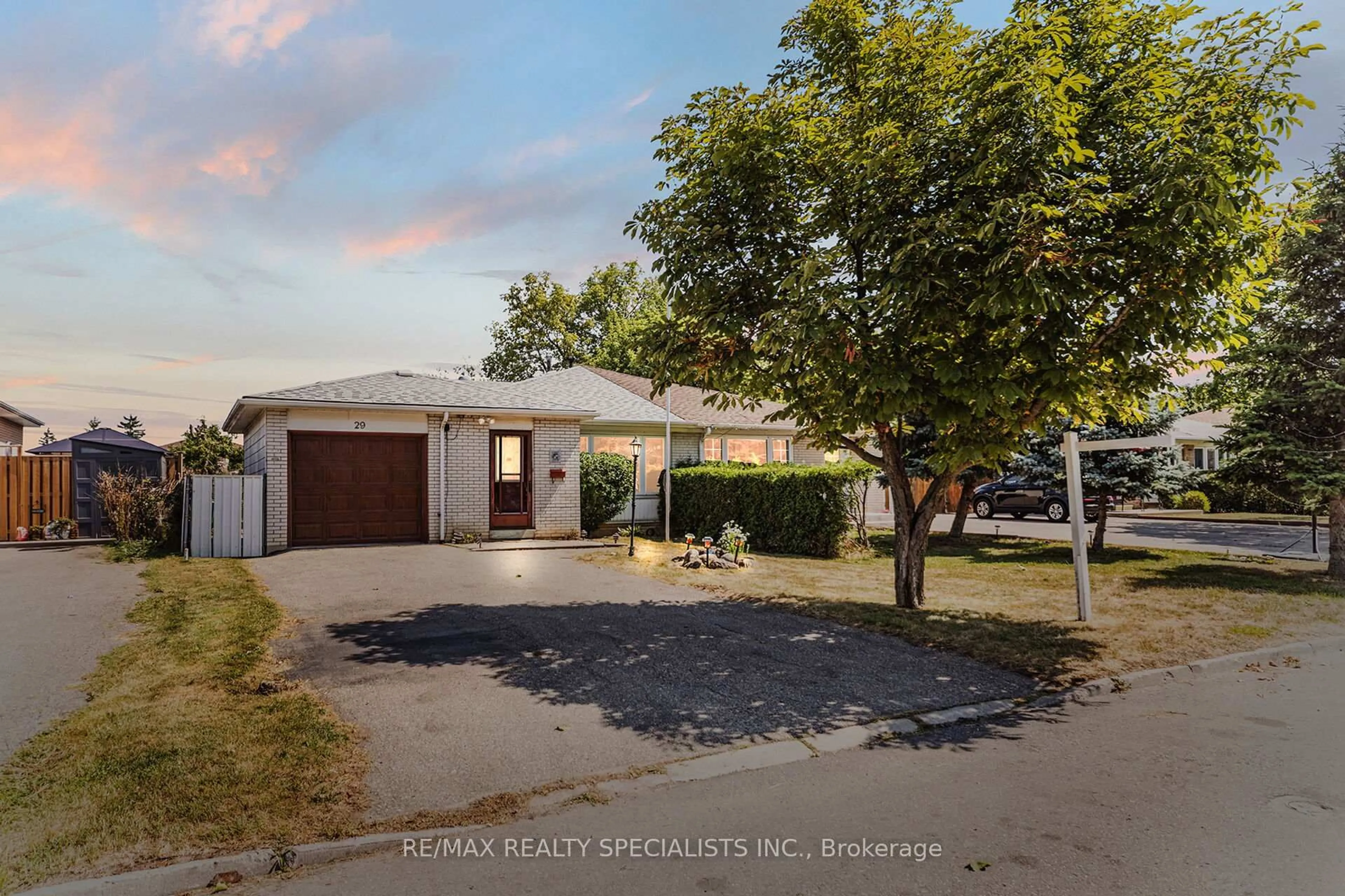 A pic from outside/outdoor area/front of a property/back of a property/a pic from drone, street for 29 Edenridge Dr, Brampton Ontario L6T 3A9