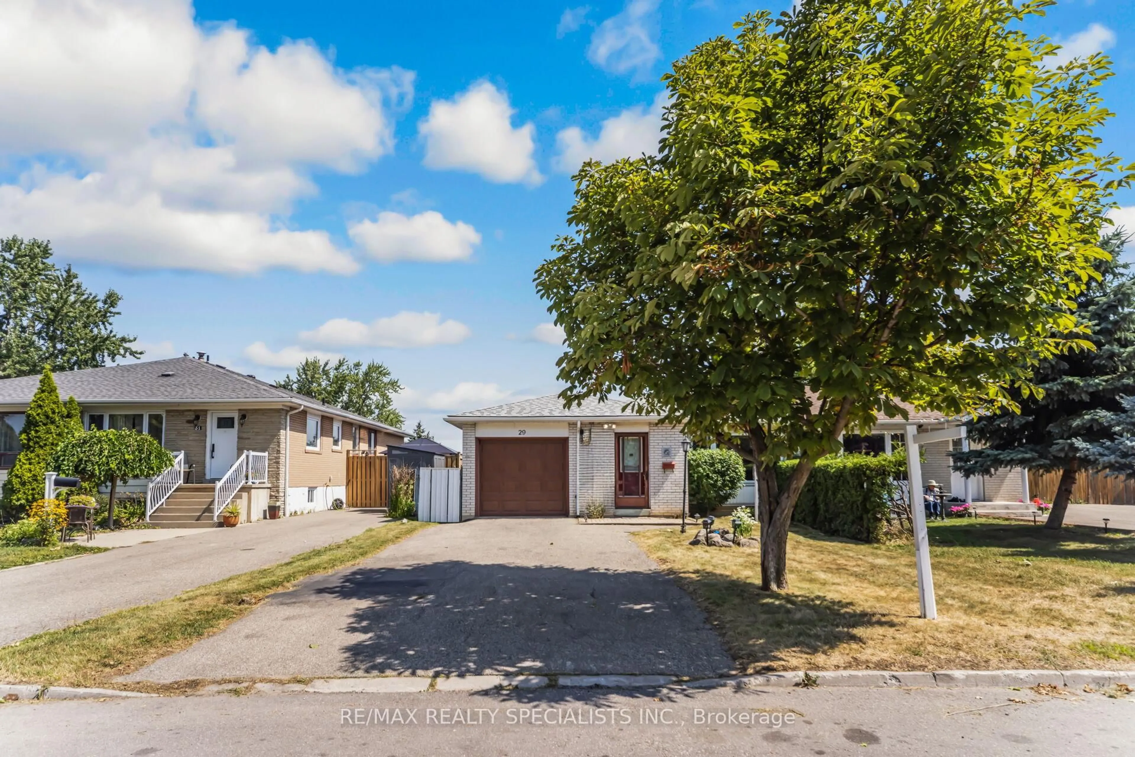 A pic from outside/outdoor area/front of a property/back of a property/a pic from drone, street for 29 Edenridge Dr, Brampton Ontario L6T 3A9