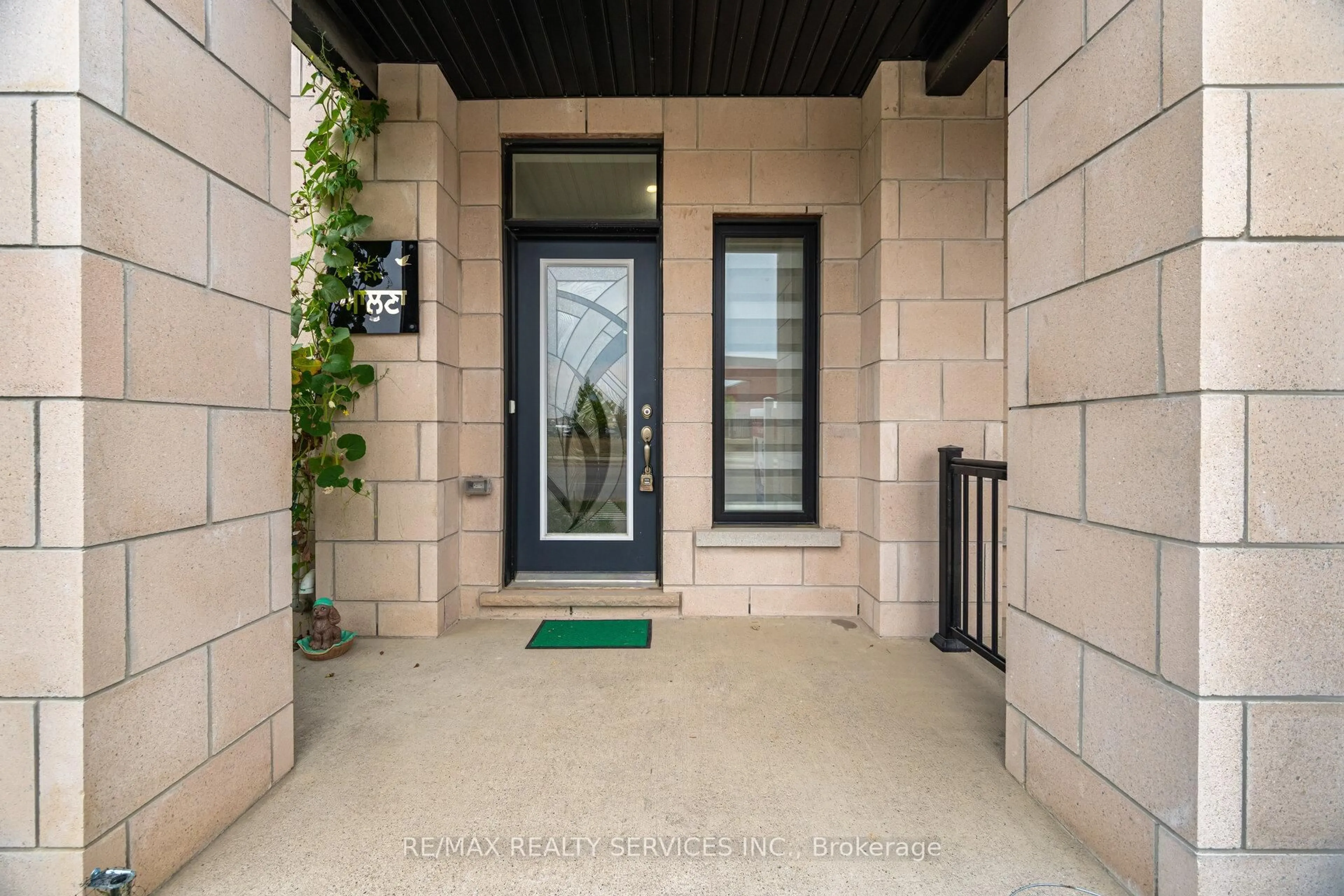 Indoor entryway for 12514 Kennedy Rd, Caledon Ontario L7C 4L6