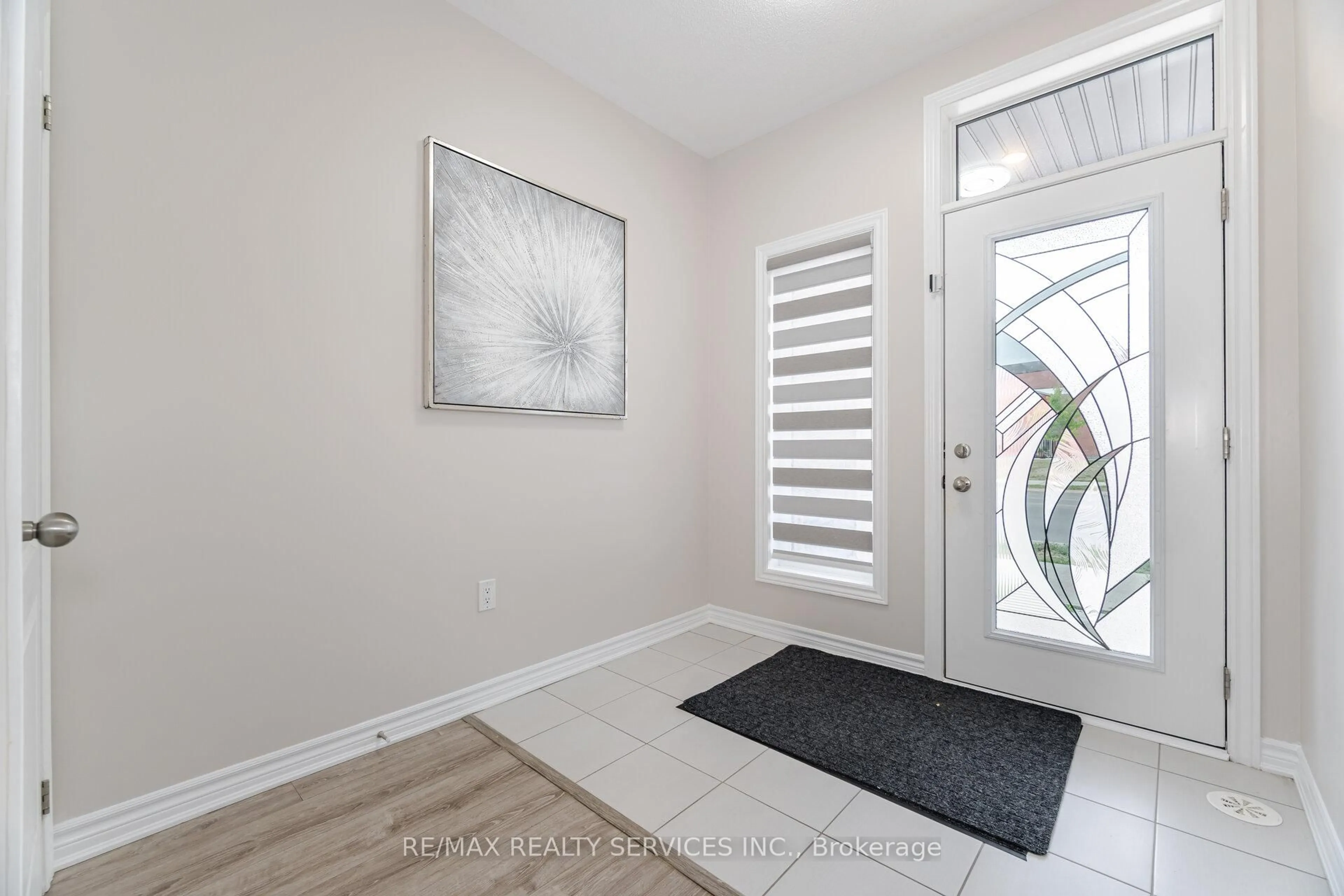 Indoor entryway for 12514 Kennedy Rd, Caledon Ontario L7C 4L6