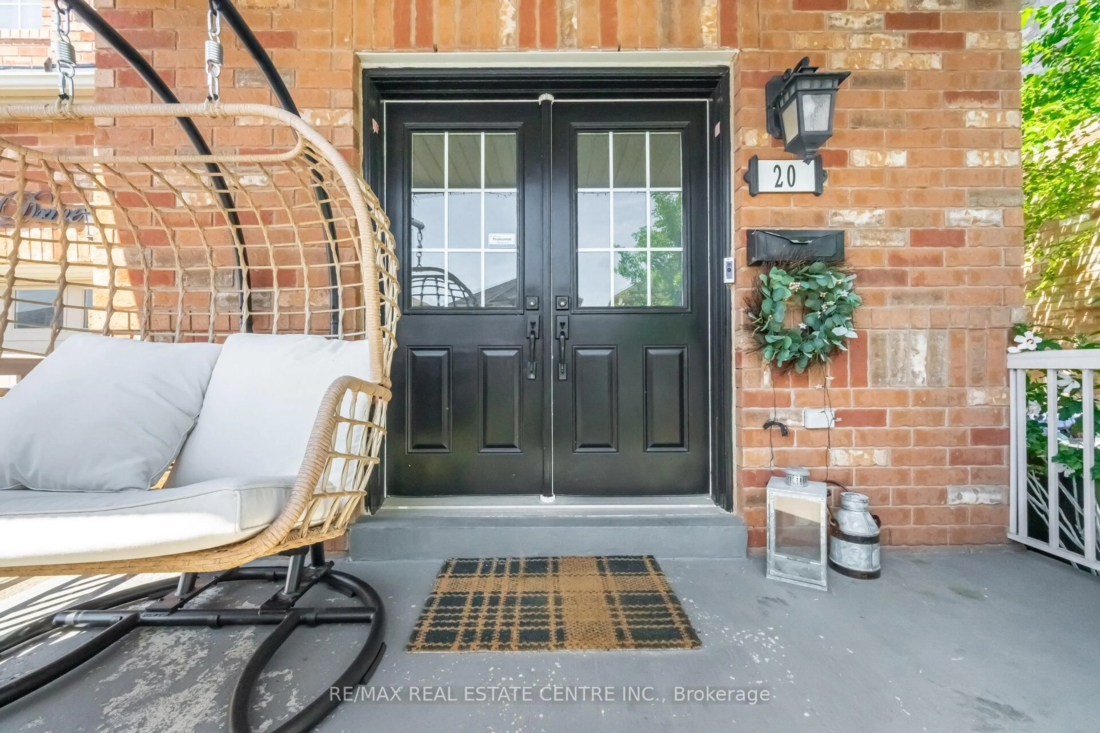 Indoor entryway for 20 Stillman Dr, Brampton Ontario L6X 0T2