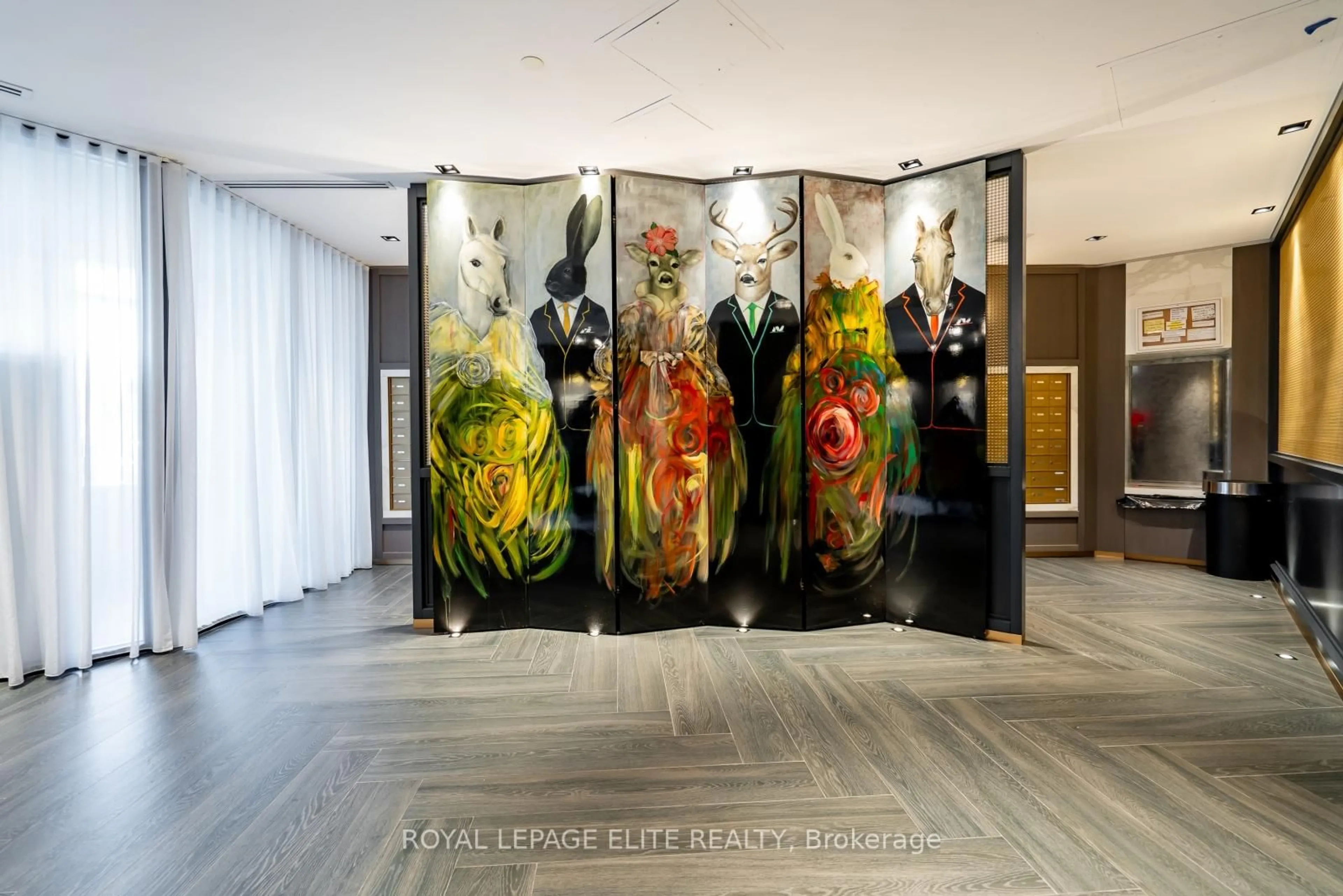 Indoor foyer for 405 Dundas St #418, Oakville Ontario L6M 4M2
