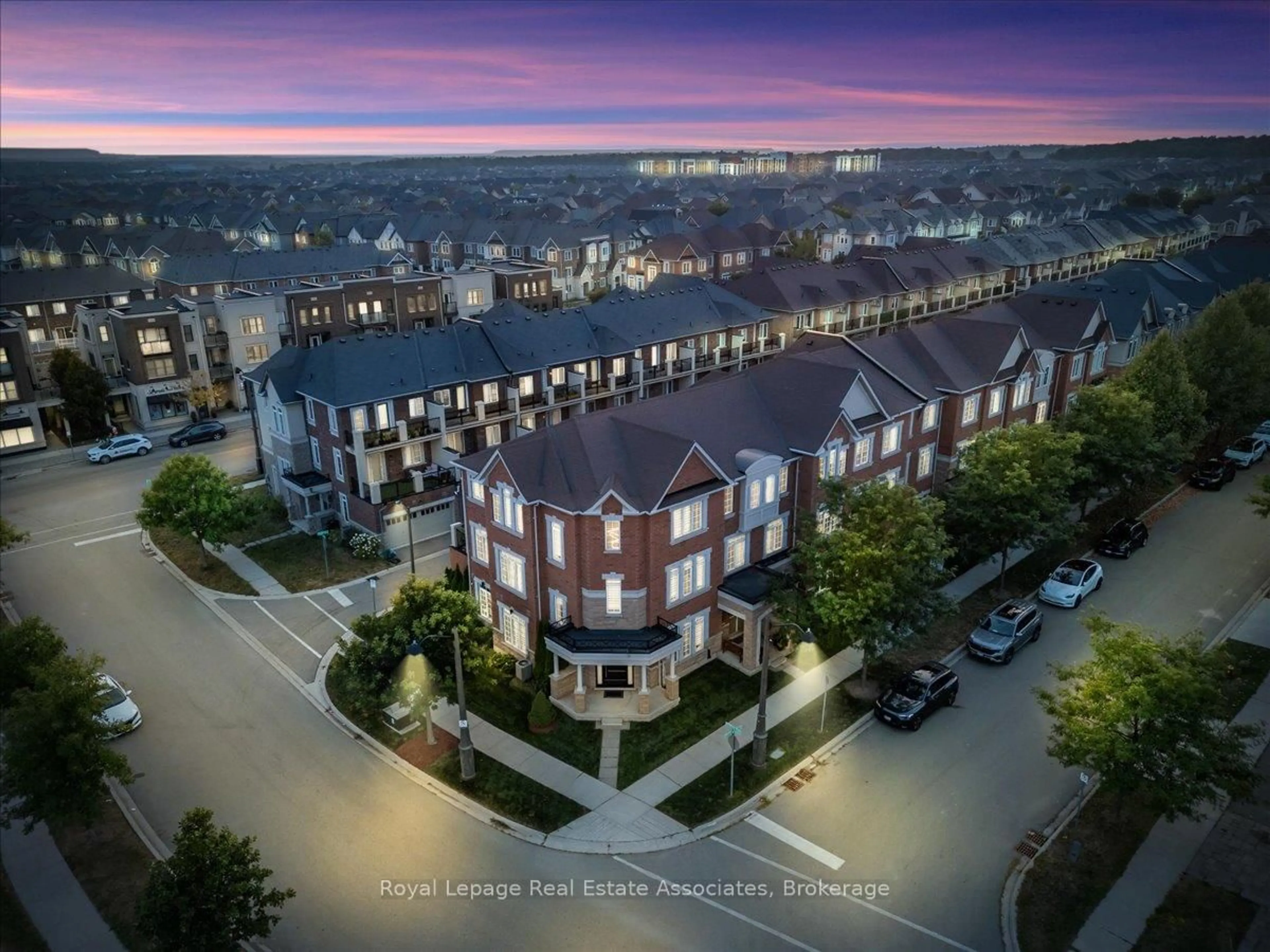 A pic from outside/outdoor area/front of a property/back of a property/a pic from drone, unknown for 3040 Eberly woods Dr, Oakville Ontario L6M 0T5